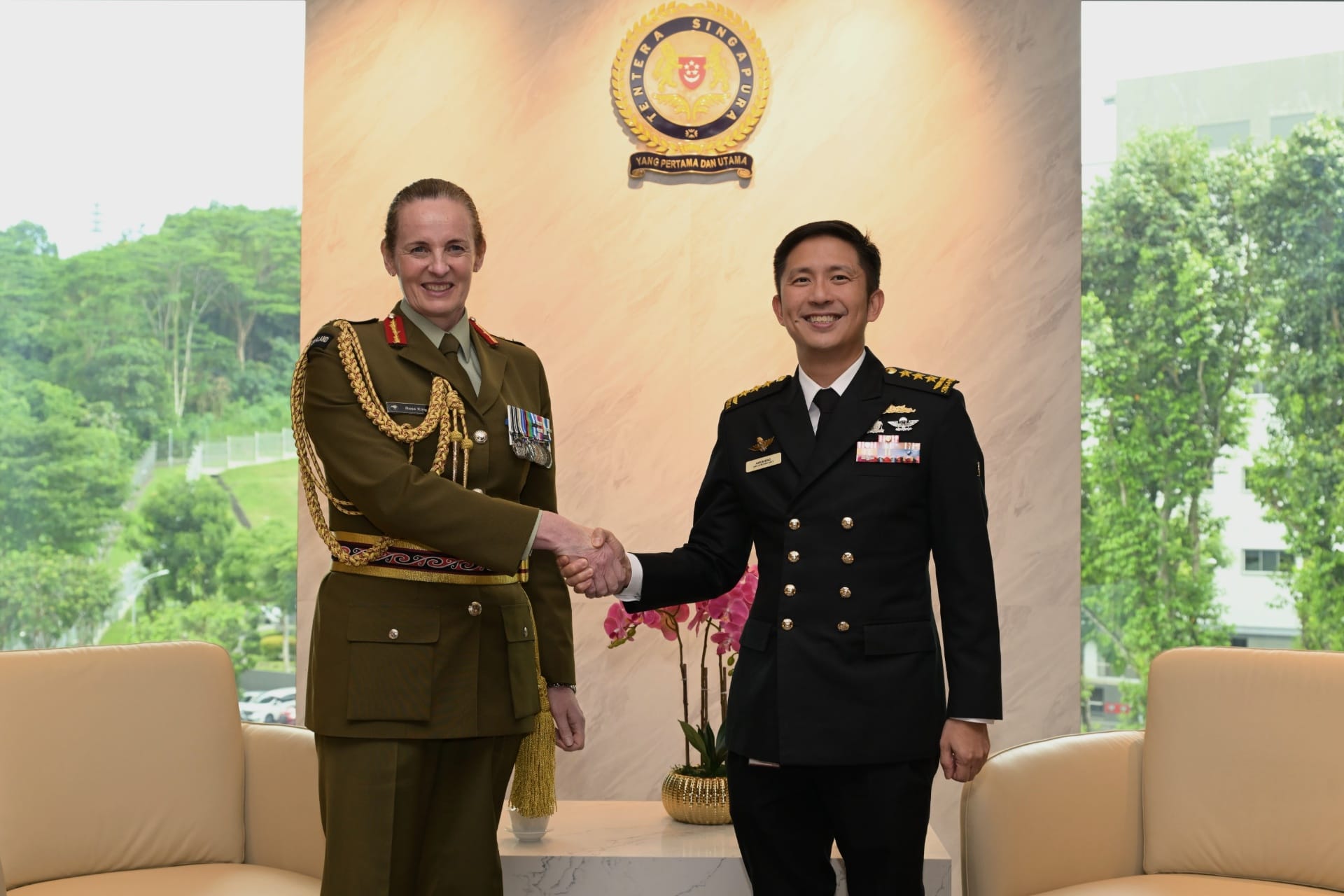 The Chief of Army of the New Zealand Defence Force Major General (MG) Rose King (left), calling on Chief of Defence Forc