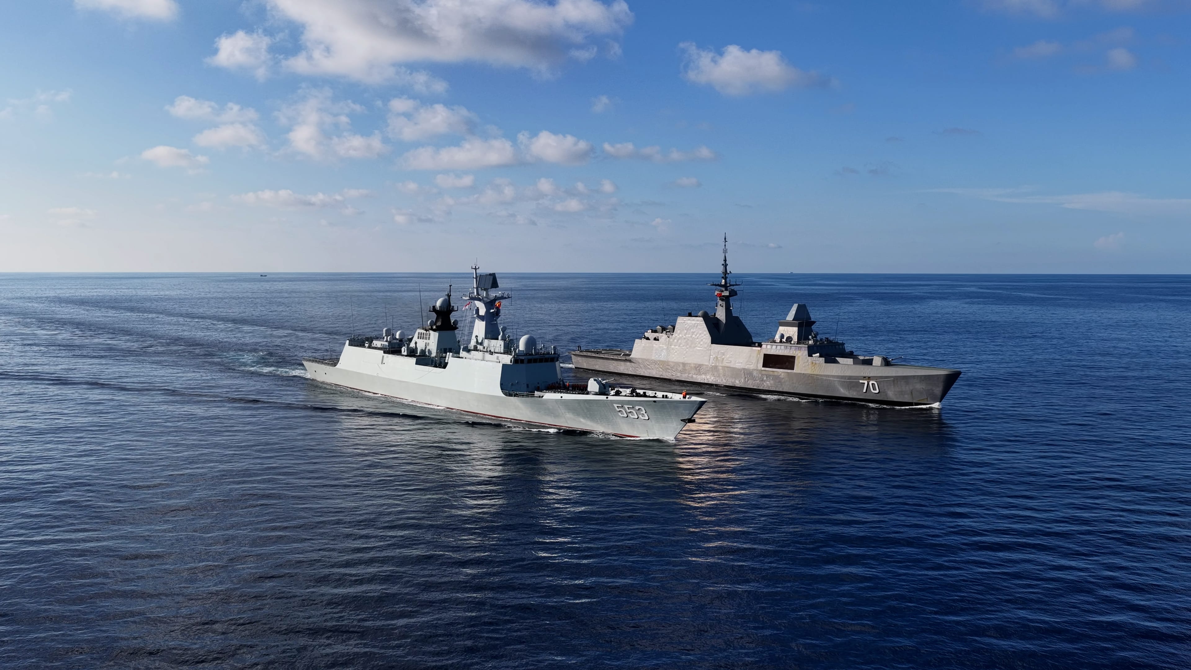 The Republic of Singapore Navy (RSN)’s RSS Steadfast (STF) and People’s Liberation Army (Navy) [PLAN]’s PLANS Dali sailing in formation. (Photo Credit: People’s Liberation Army (Navy))