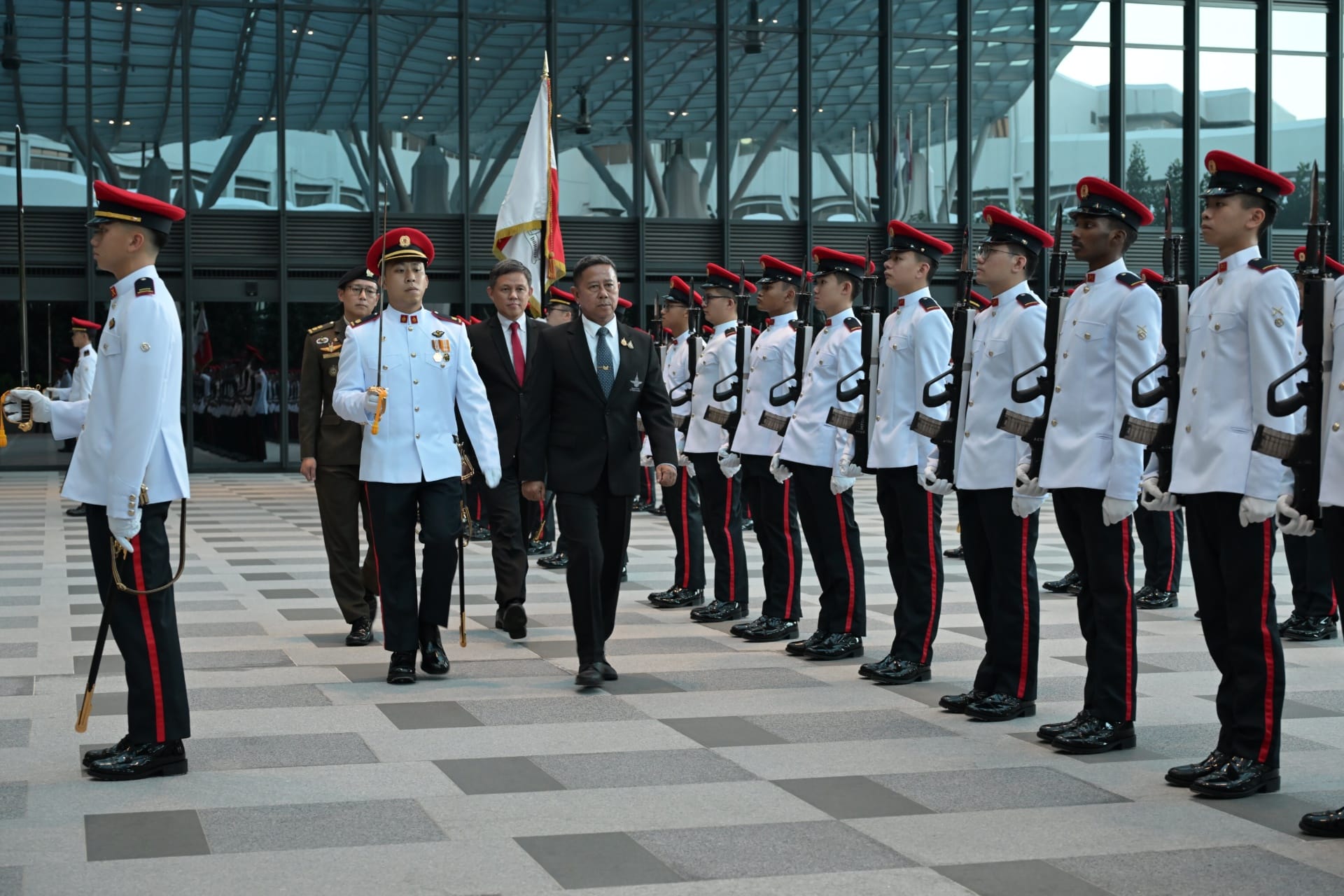 LTG Adul inspecting the Guard of Honour at the Ministry of Defence (MINDEF).