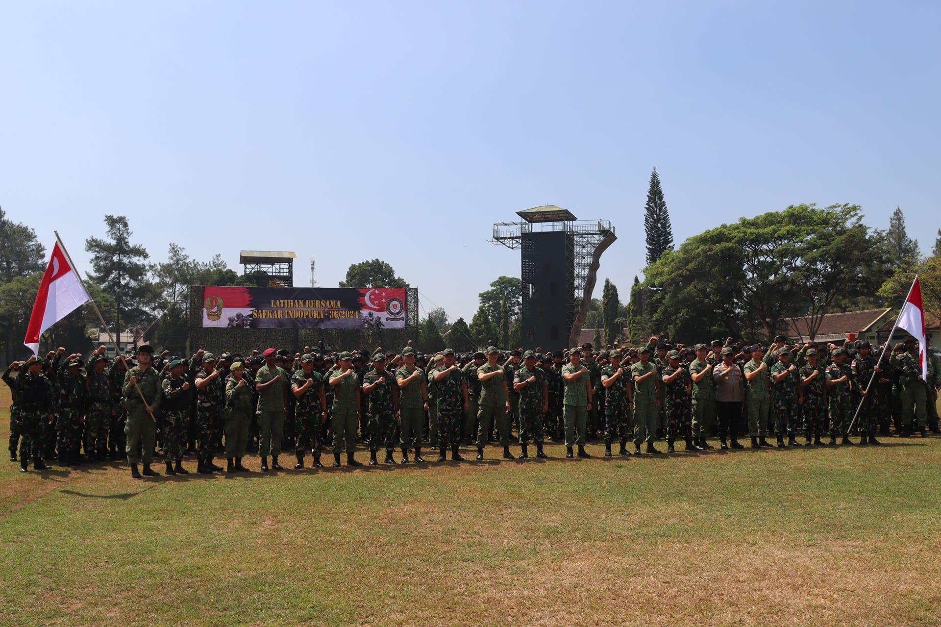 Group photo of the Singapore Armed Forces (SAF) and the Indonesian Army (TNI-AD) soldiers at the opening ceremony of Exercise Safkar Indopura 2024.