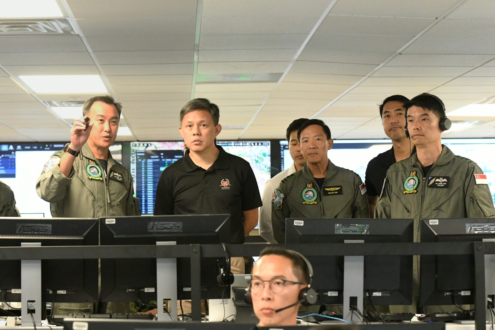 Minister for Defence Mr Chan Chun Sing receiving a brief by Exercise Director Brigadier General (BG) Teo Soo Yeow at the