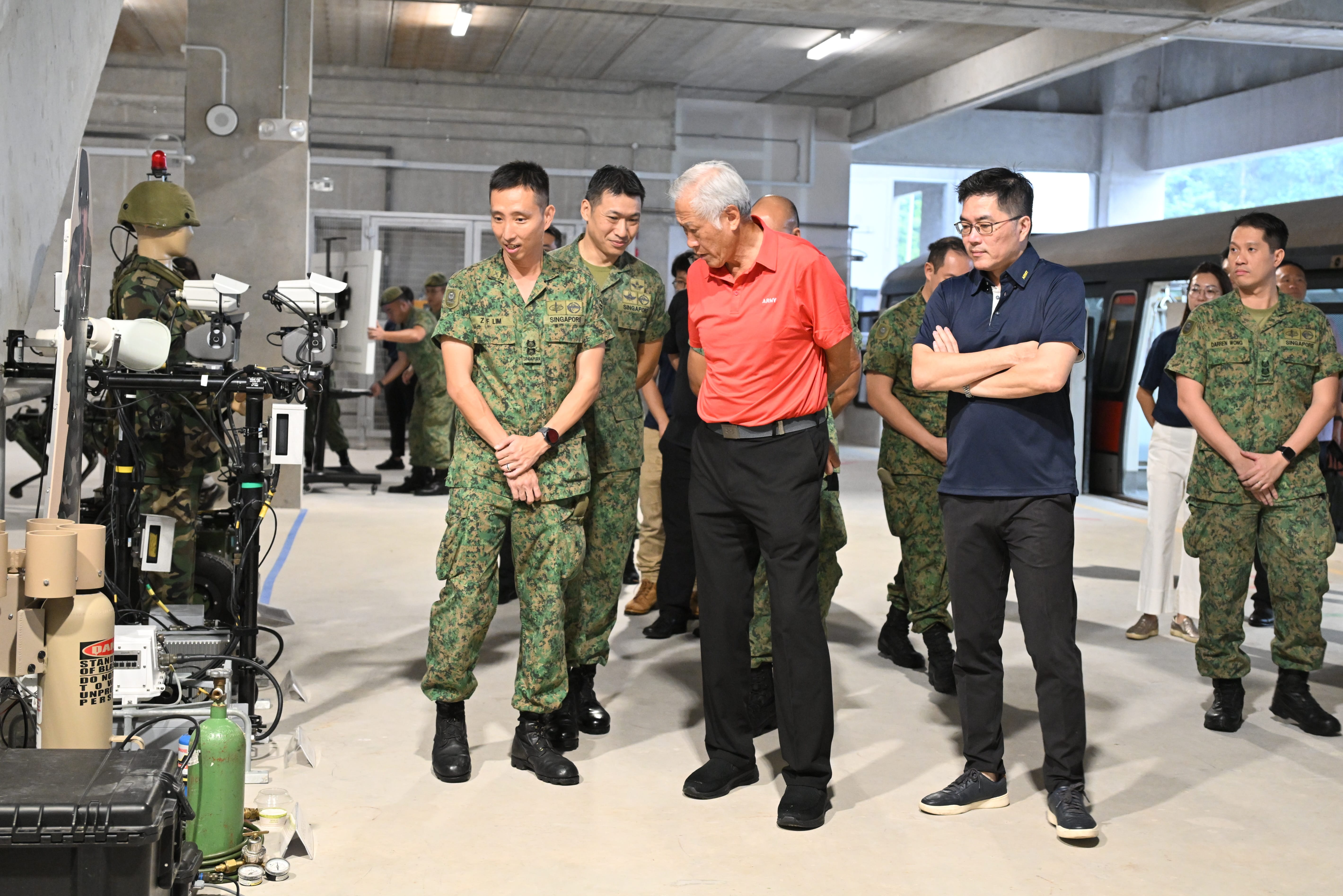 Dr Ng receiving a brief on the Targetry and Battlefield Effect Systems at SAFTI City.