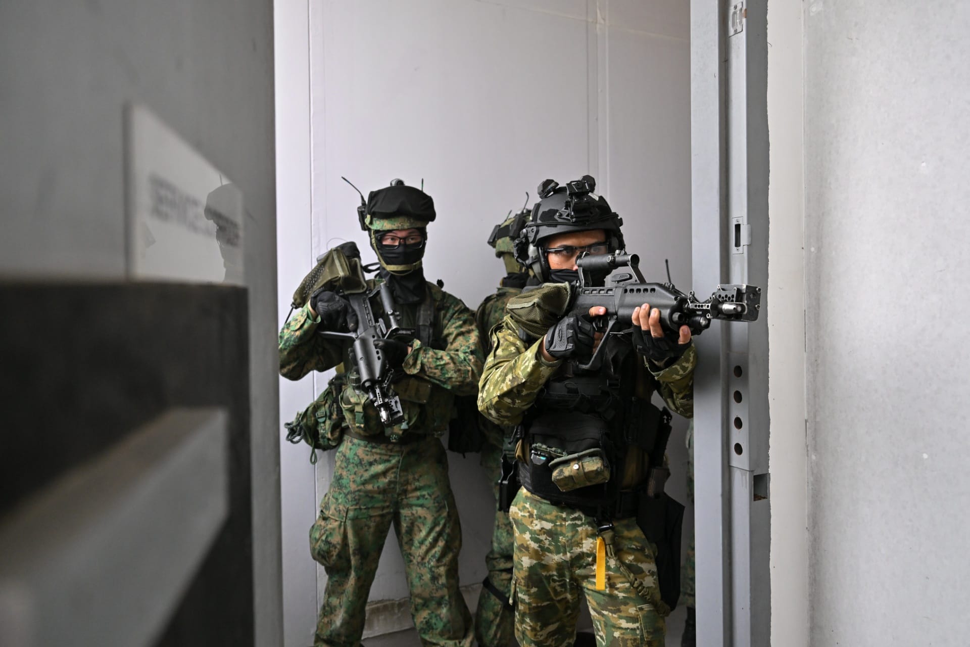 Soldiers from the SAF Commandos and TNI KOPASSUS performing Urban Operations combat drills as part of Exercise Chandrapura 2026.