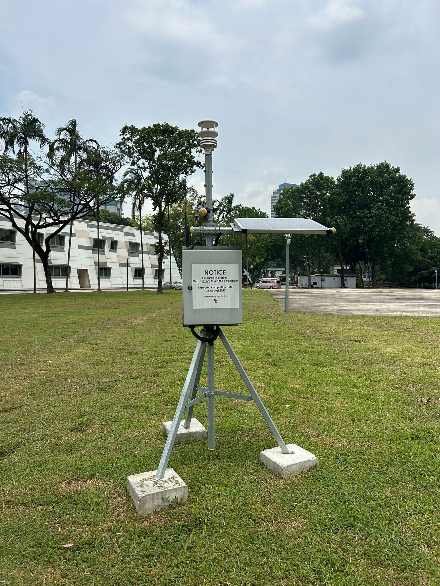 Microclimate sensors that measure air temperature, humidity, wind, and sun light intensity at Jurong. The measurements are to provide better understandings on the cooling benefits of greenery in the urban landscape. 