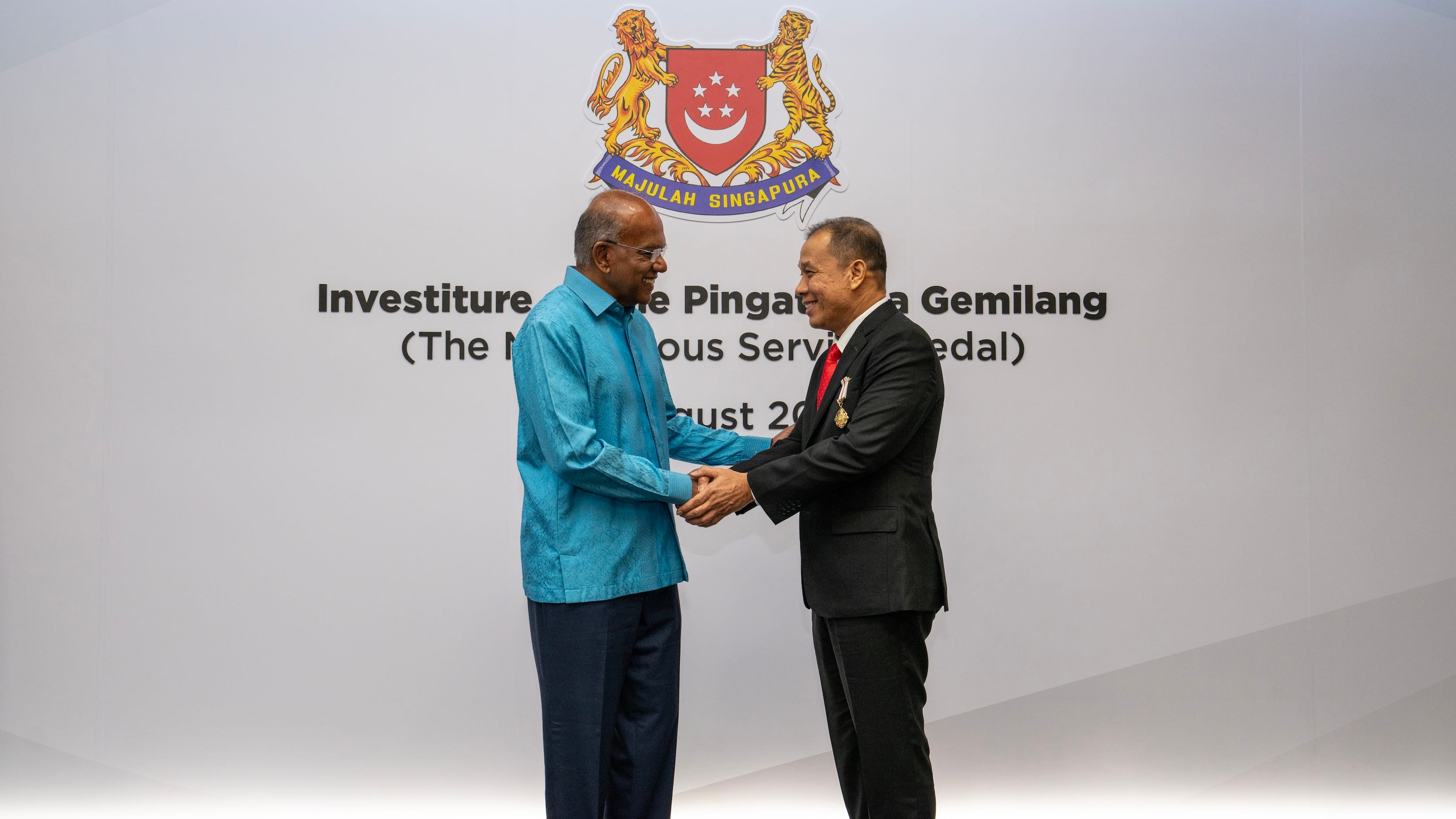 Mr K. Shanmugam and Dato’ Sri Haji Mohd Khalid shaking hands during the Investiture of Pingat Jasa Gemilang ceremony.
