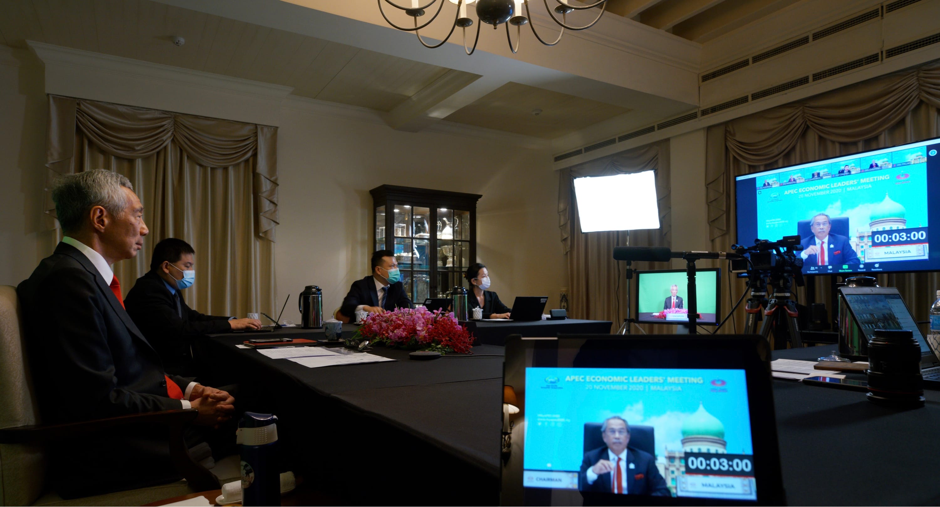 APEC Economic Leaders' Meeting with video screens; attendees wear masks, one is Lee Hsien Loong.