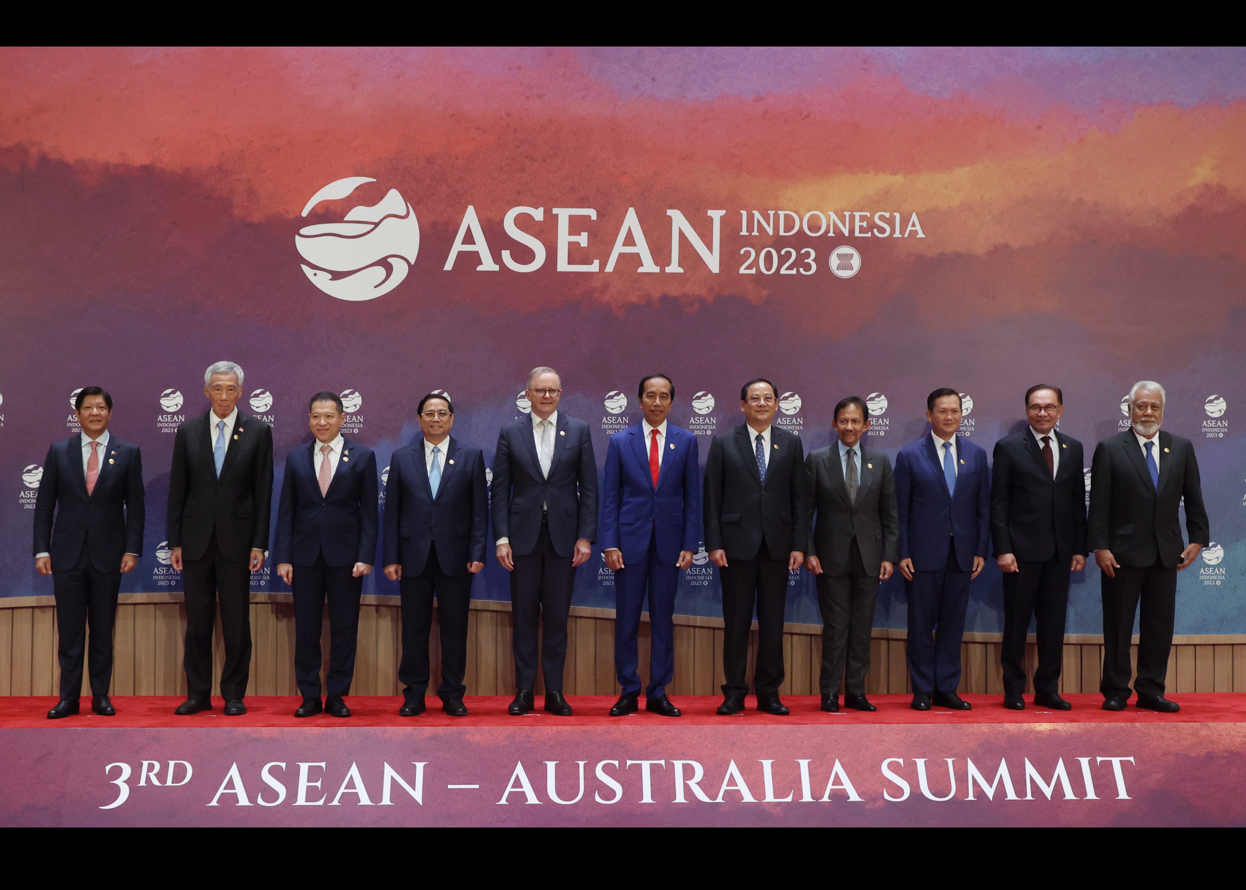 Group of leaders at 3rd ASEAN-Australia Summit in suits, with ASEAN Indonesia 2023 backdrop.