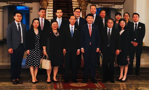 Group photo of Senior Minister of State Chee Hong Tat with delegates in Vietnam.