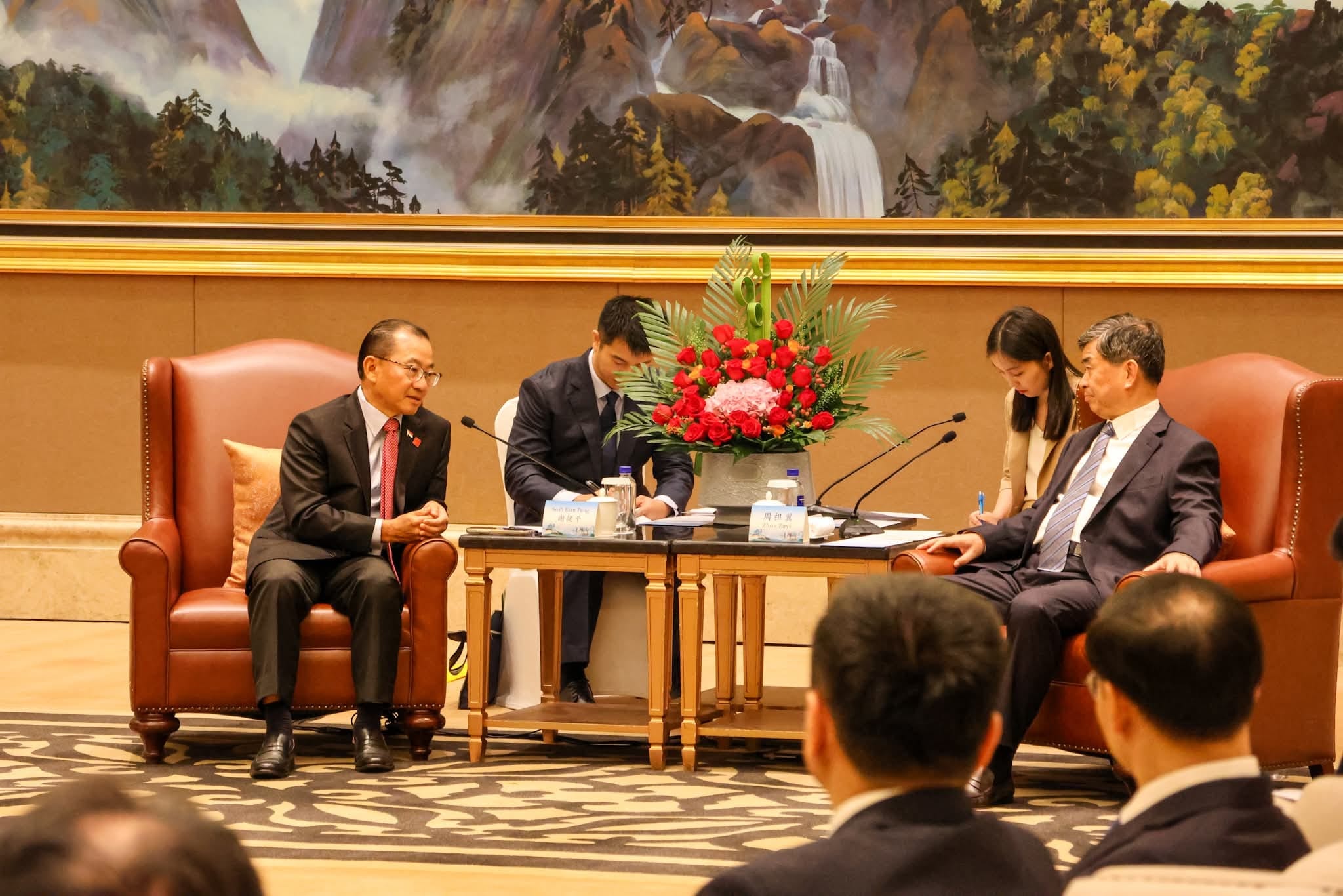 Speaker Seah Kian Peng with Zhou Zuyi.