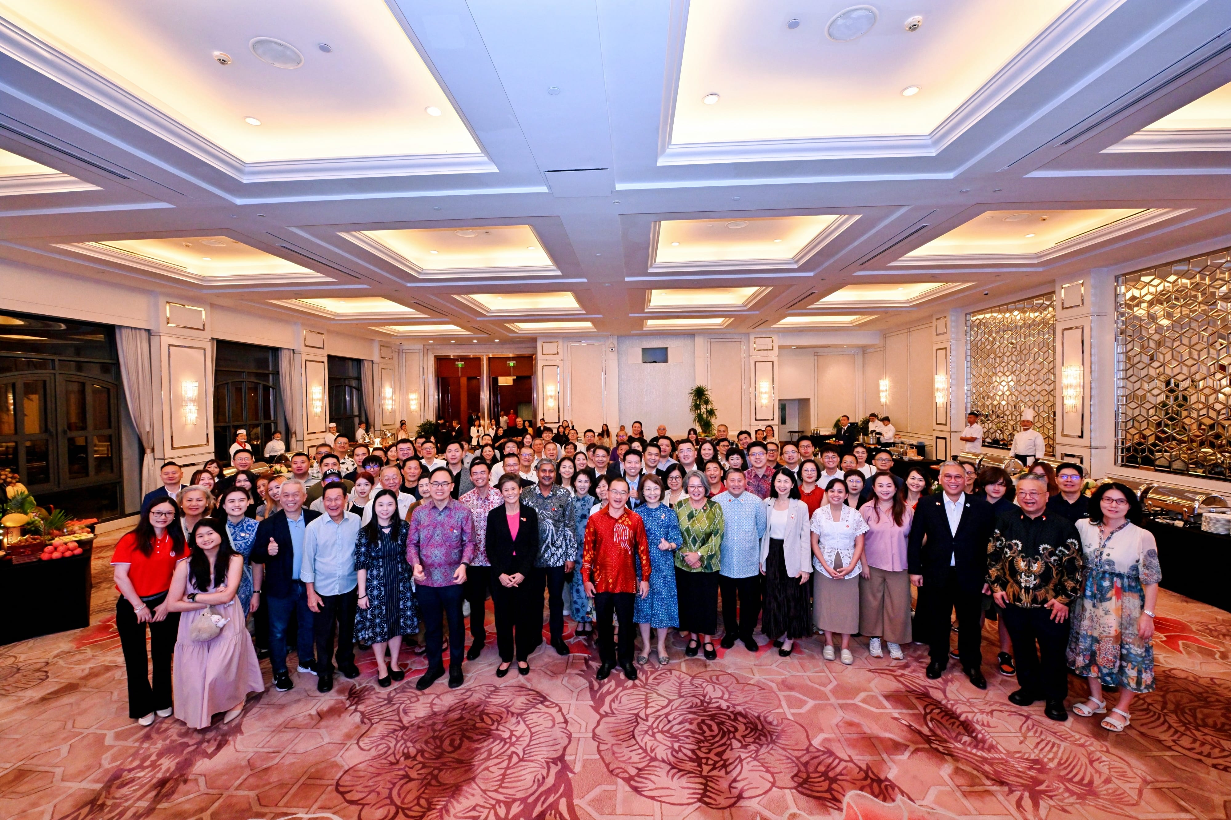 Speaker Seah Kian Peng and the parliamentary delegation at the reception for overseas Singaporeans and friends in Fujian and Jiangxi.