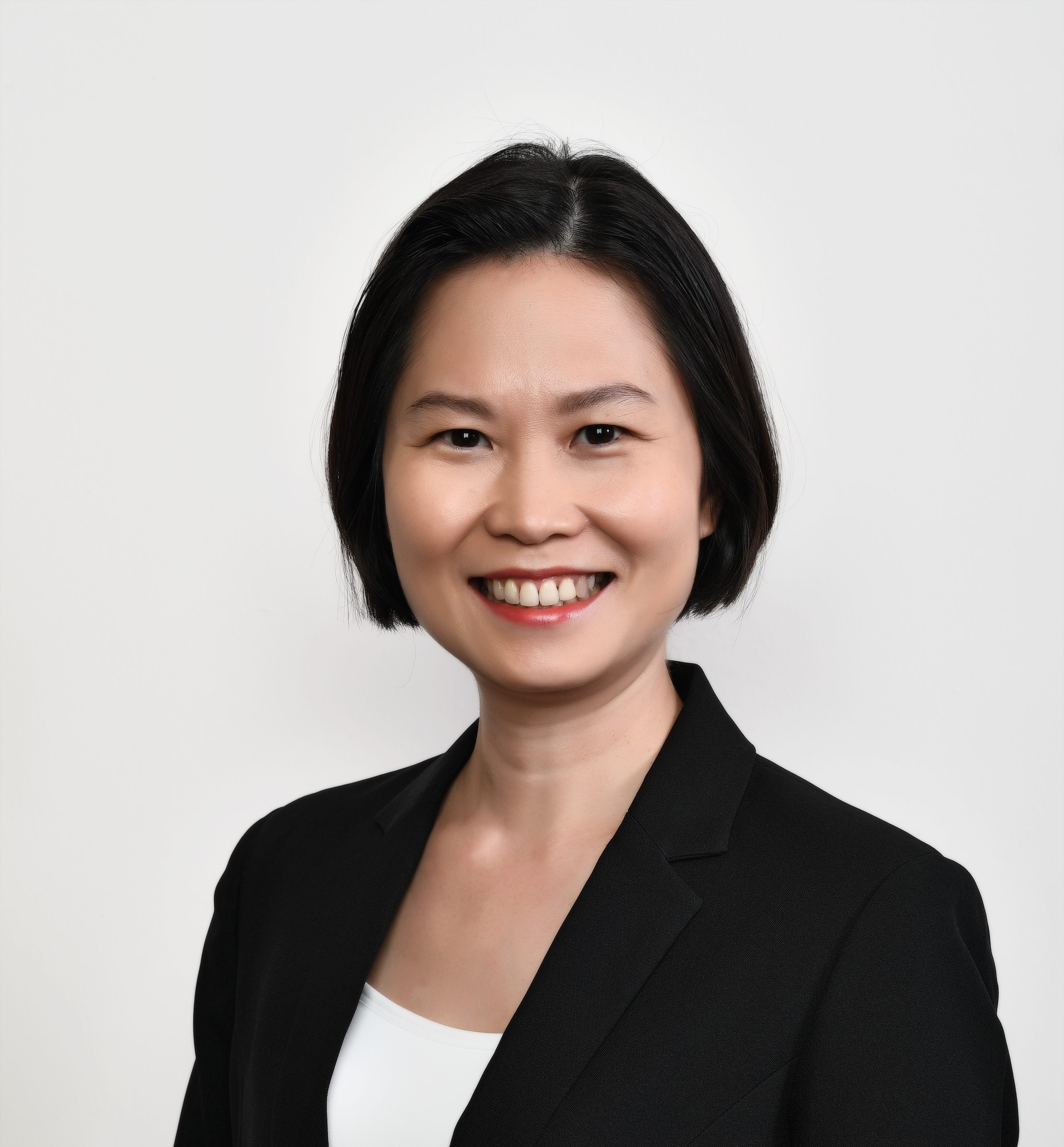 Portrait photo of Gan Siow Huang.