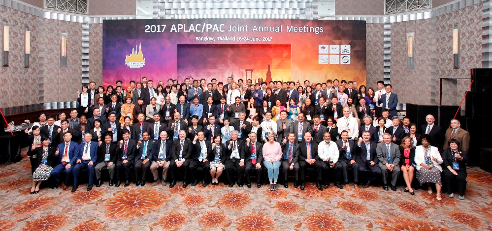 Large group of attendees posing at the 2017 APLAC/PAC Joint Annual Meetings in Bangkok, Thailand.