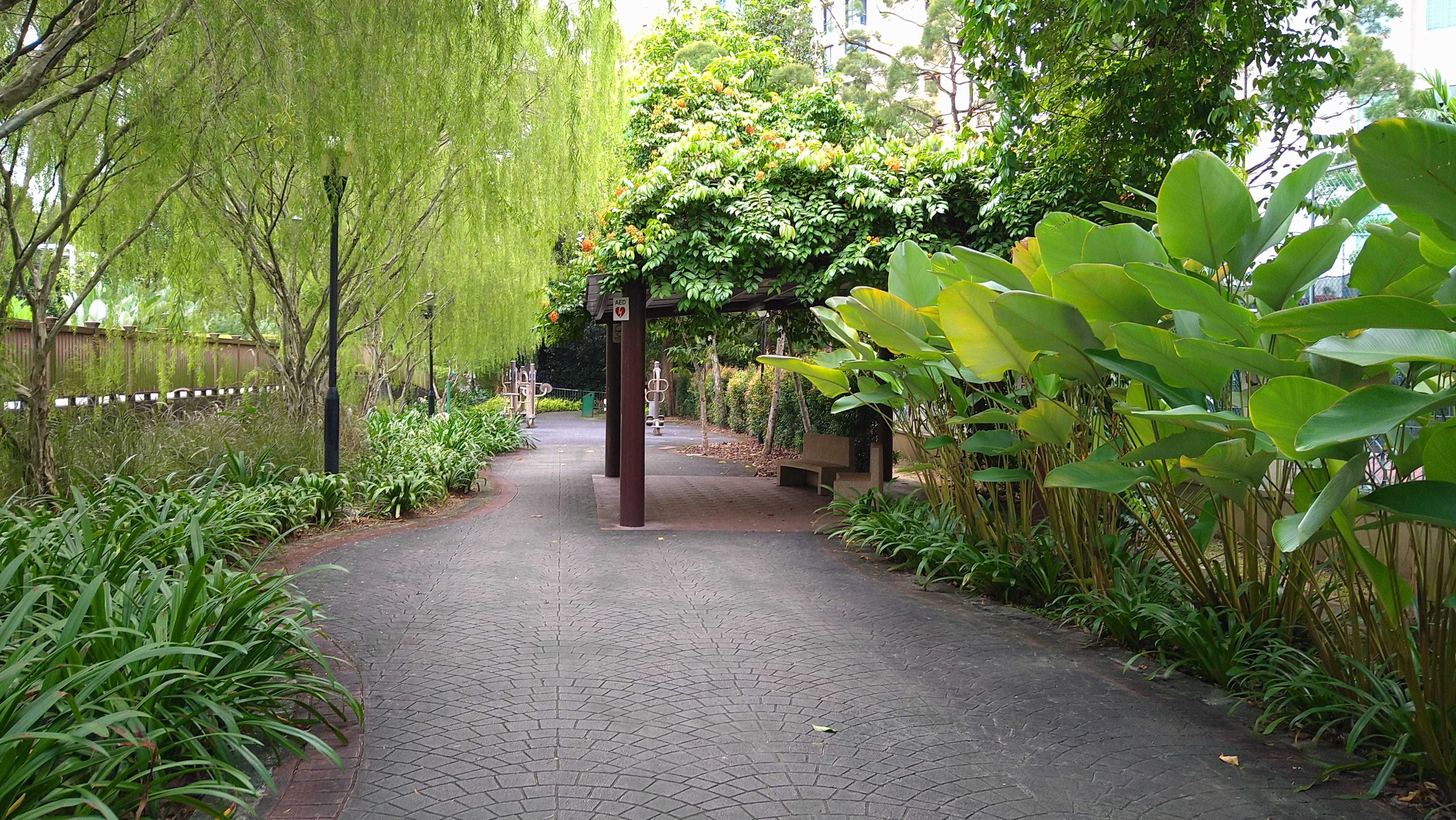 A continuation of Alexandra Canal Linear Park, the Alexandra Park Connector stretches from Tanglin Road to Zion Road.