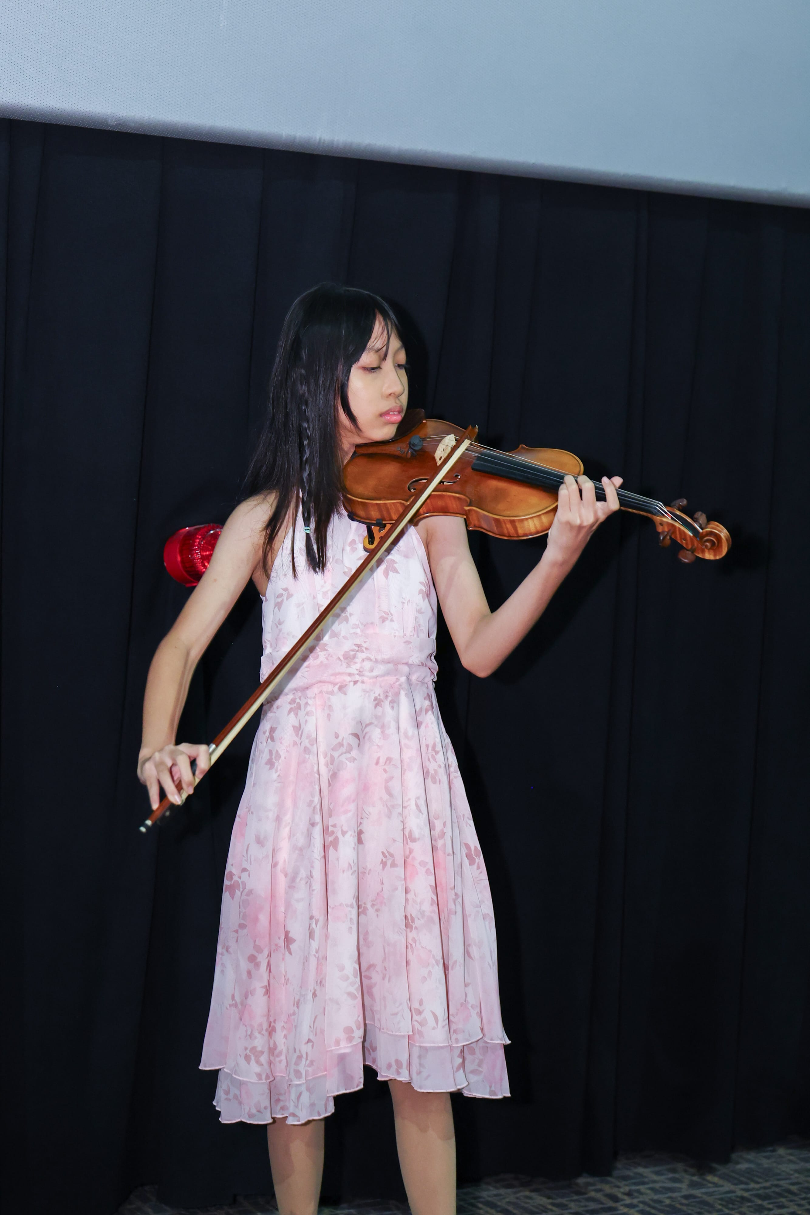 Young violinist performs for residents before screening