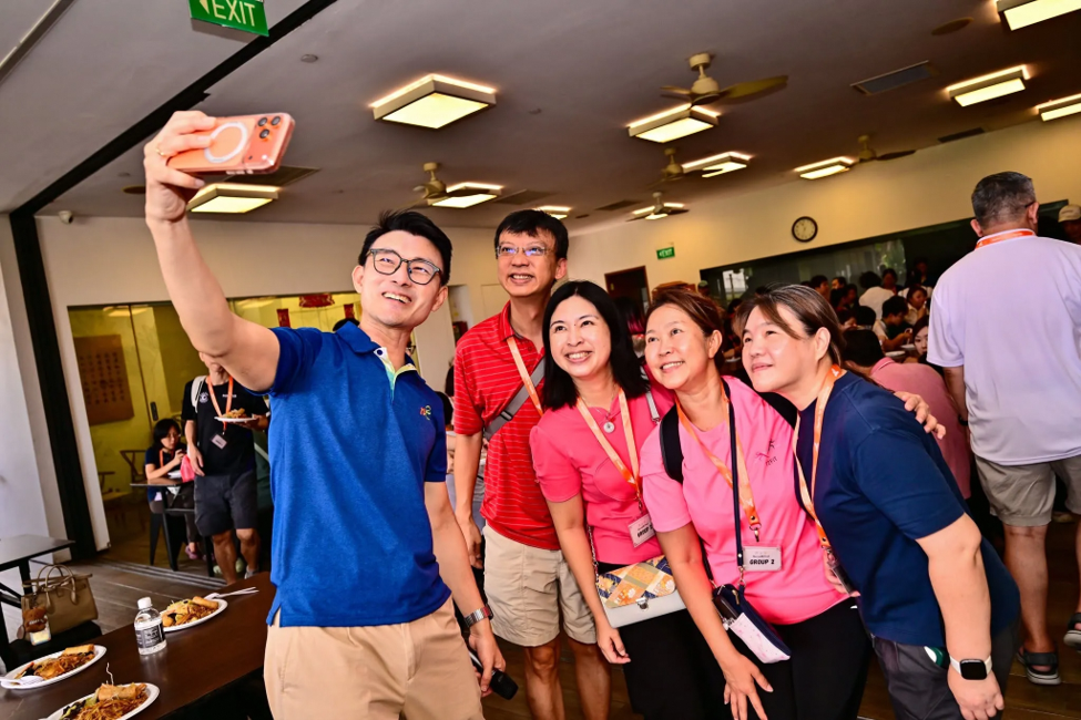 Mayor Baey taking a 'wefie' with participants