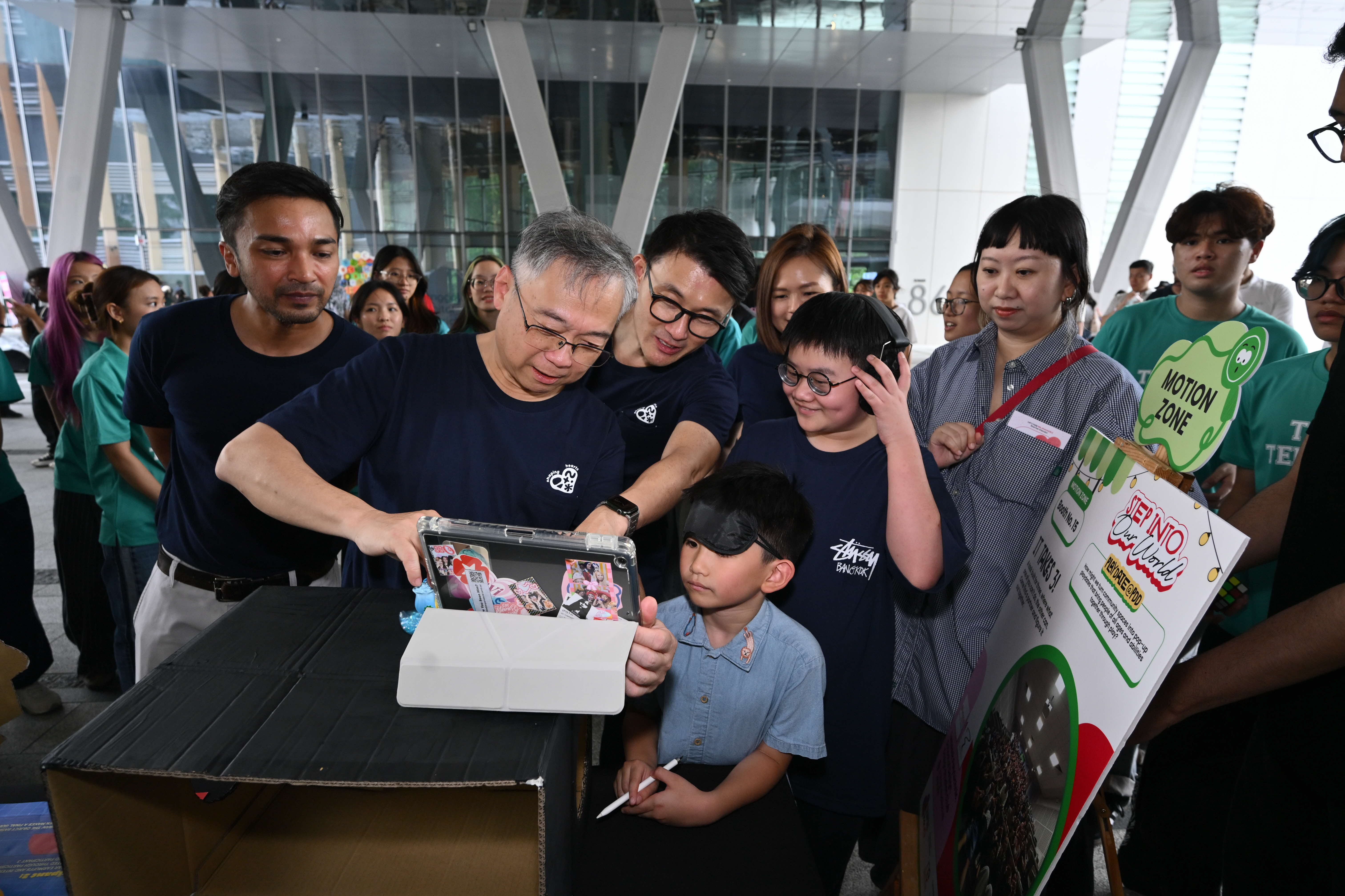 DPM Gan Kim Yong, Mayor Baey Yam Keng, and other Guests of Honour interacting with the participants at the Motion Zone activity.