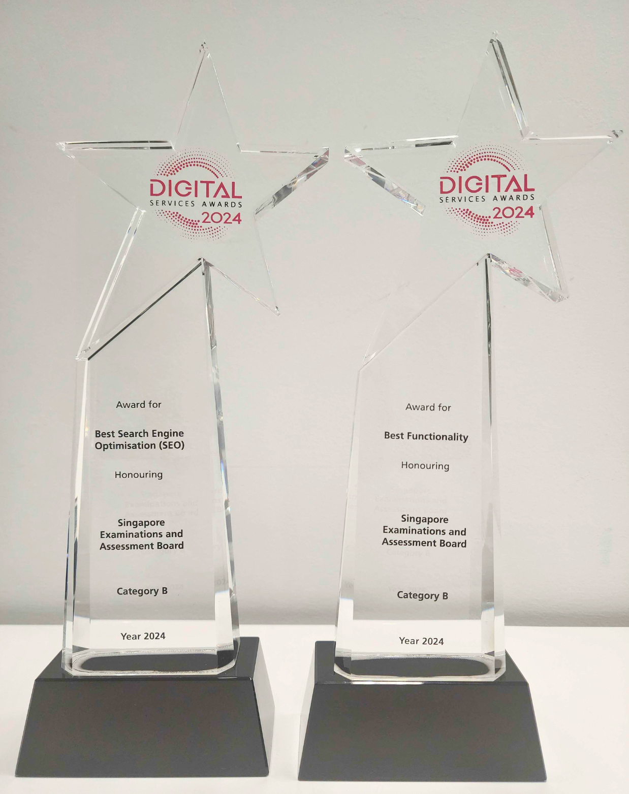 Two star-shaped glass awards for SEO and Functionality from the Digital Services Awards 2024.