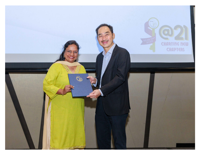 Our staff, Ms G Santha Mary, receiving a 40-years long service award from Board Chairman, Mr Wong Siew Hoong.