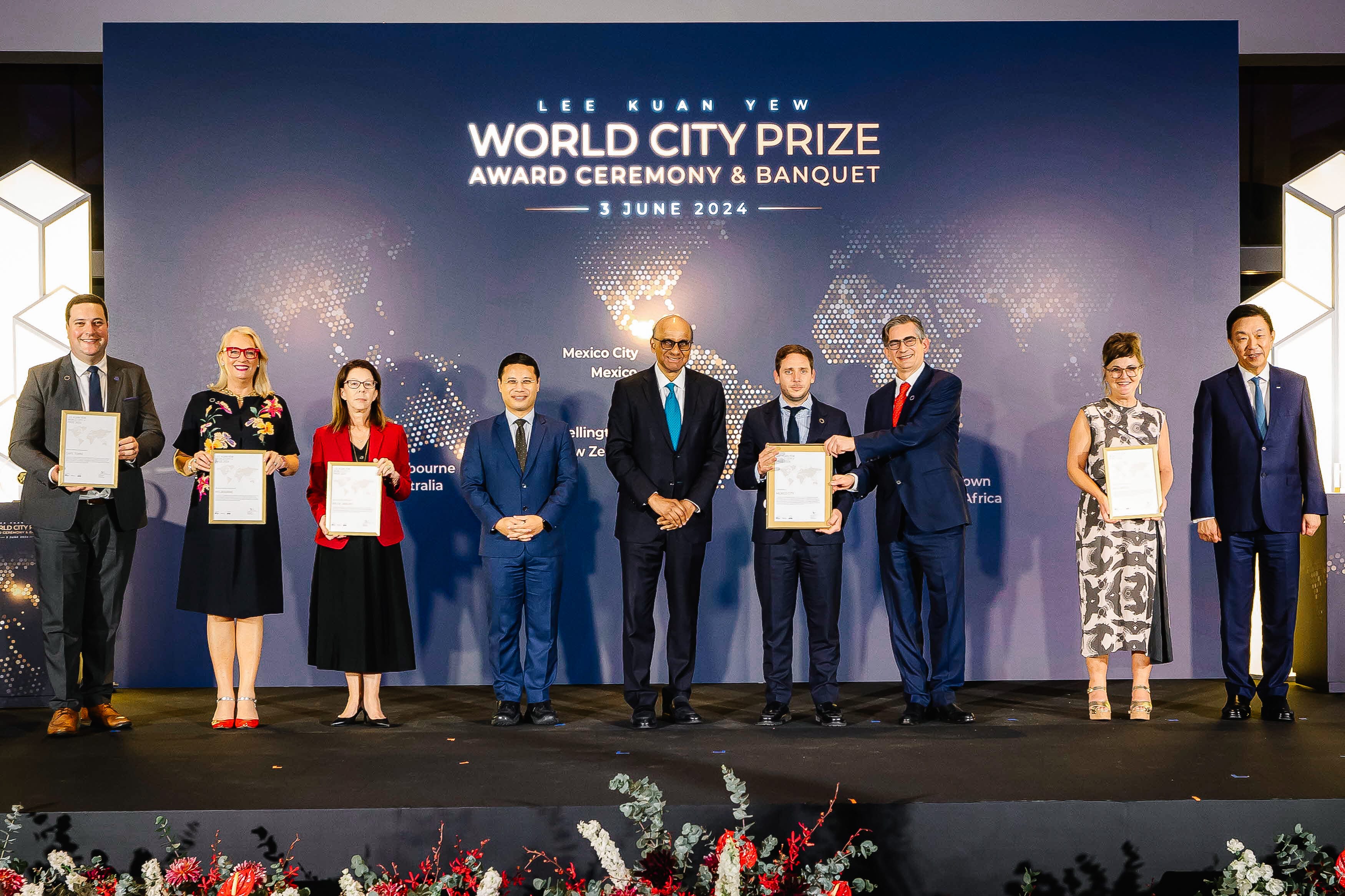 Award presentation to the 2024 Prize Laureate and Special Mentions © Urban Redevelopment Authority Singapore