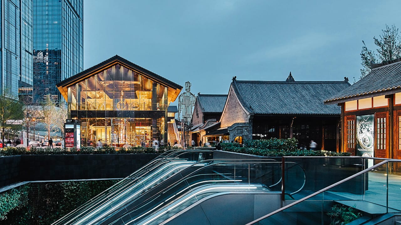 The charm of Chengdu’s Taikoo district lies in its careful juxtaposition of ancient temples and modern buildings, blending old and new elements beautifully © Oval Partnership
