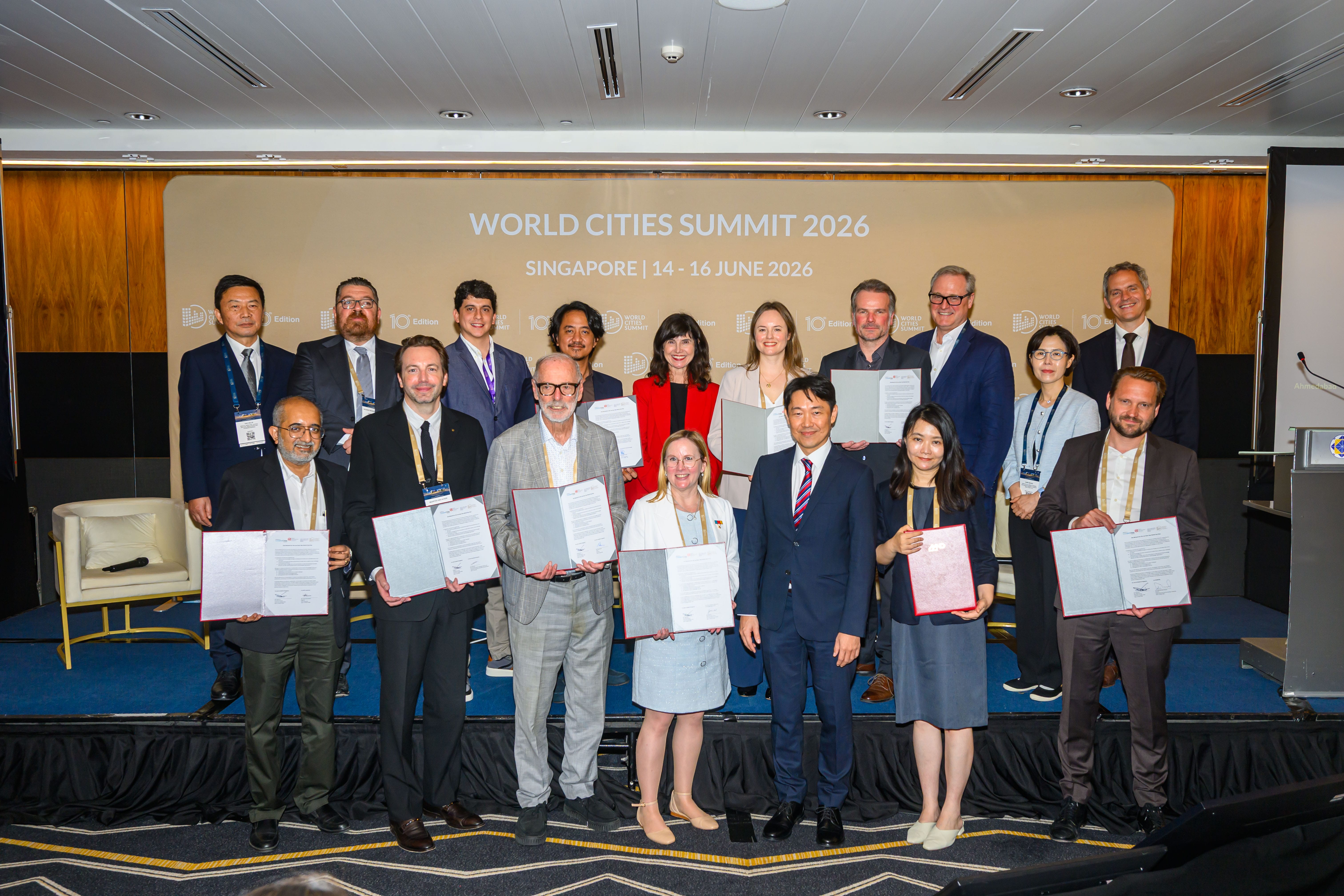 Chairman of CLC, Cheng Hsing Yao (front row, 3rd from right), alongside representatives from the nine new LKYWCP Network members cities and the seven founding members cities. © Centre for Liveable Cities