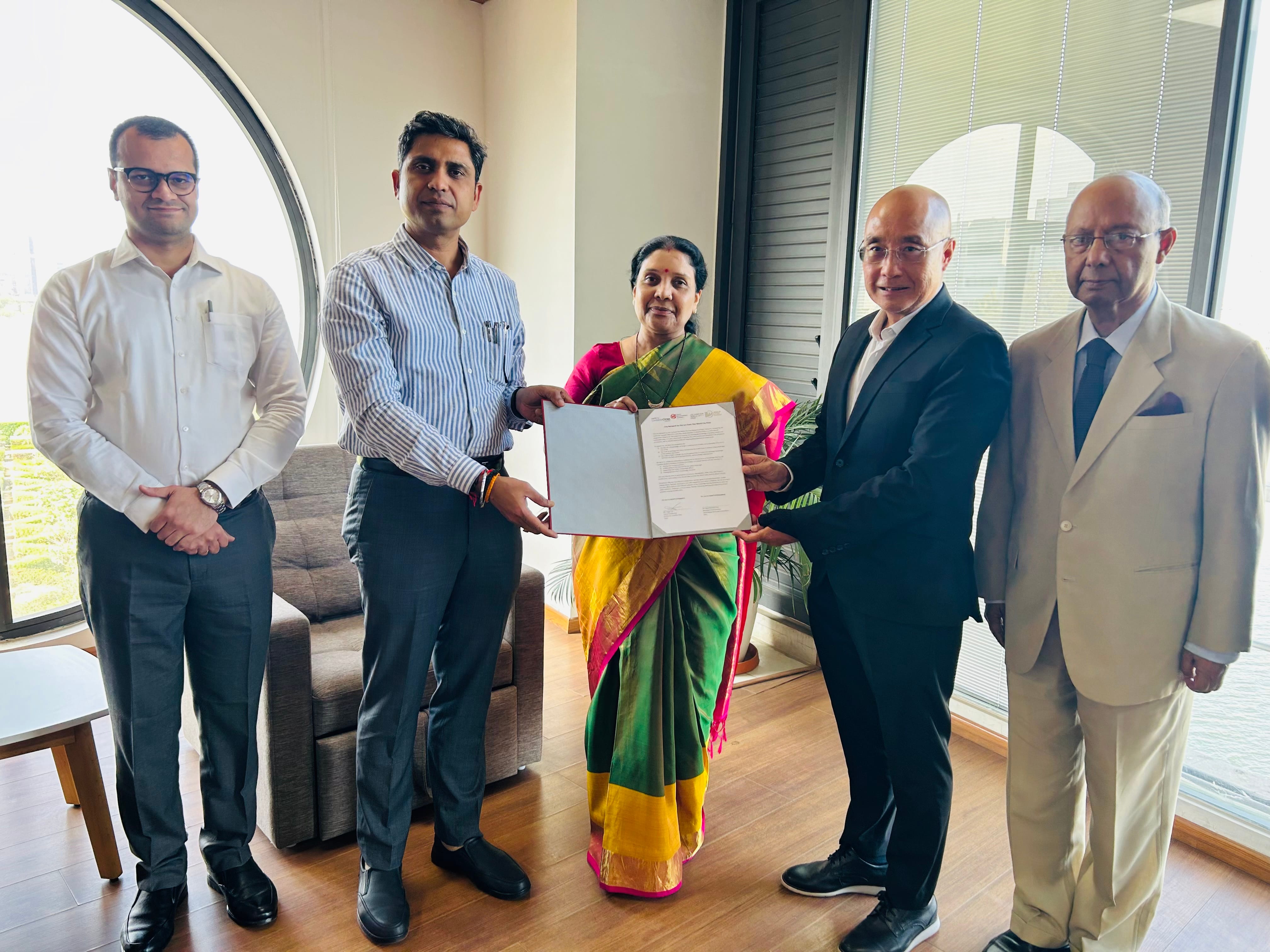 CLC with Ahmedabad’s Municipal Commissioner Shri Banchhanidhi Pani (2nd from left), Mayor Pratibha Jain (centre) and Chairman of High-Level Committee on Urban Planning Shri Keshav Varma. © Centre for Liveable Cities