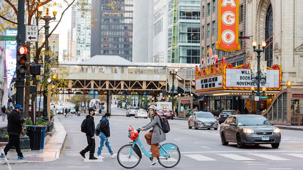 There is always something for everyone in State Street © Chicago Loop Alliance