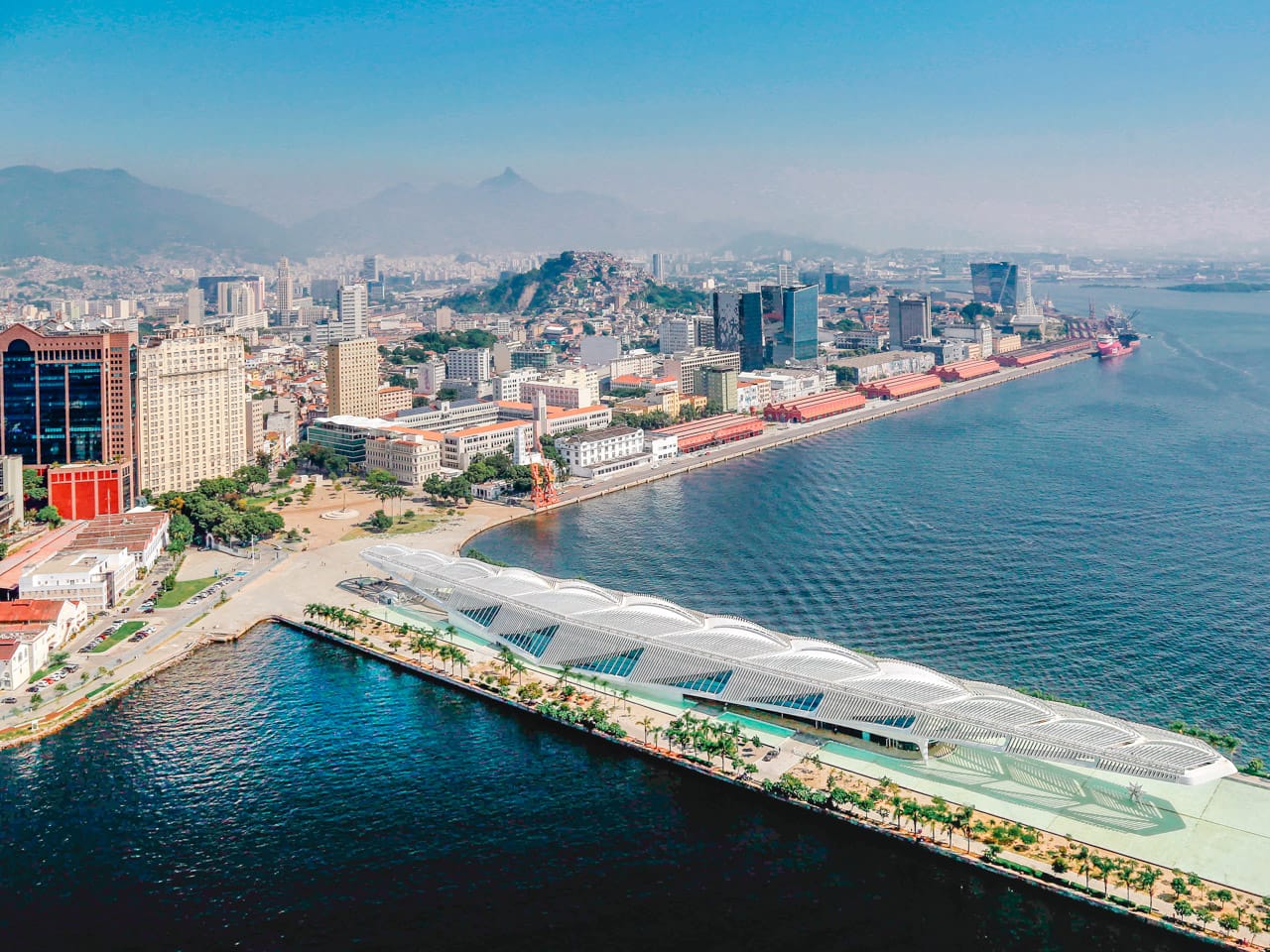 The rejuvenated waterfront of Rio de Janeiro with the Museum of Tomorrow in the foreground © City of Rio de Janeiro