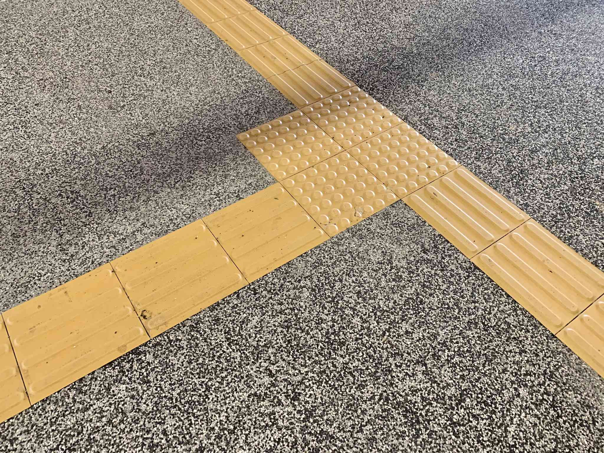 Tactile paving — Jurong East Interchange, Singapore