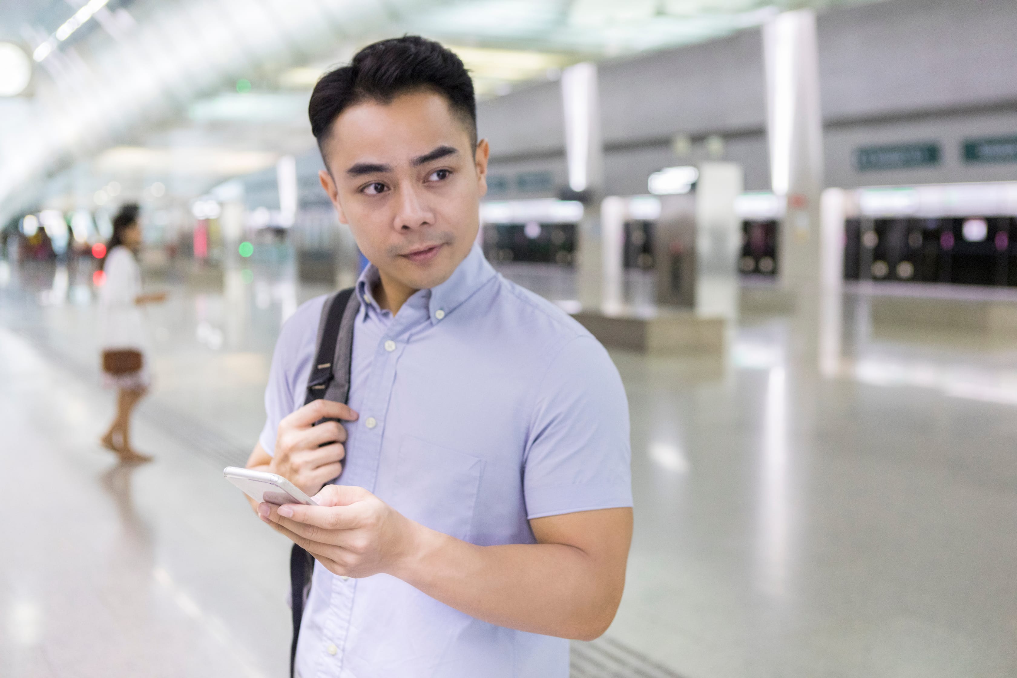 A man reporting on phone to police for suspicious item.