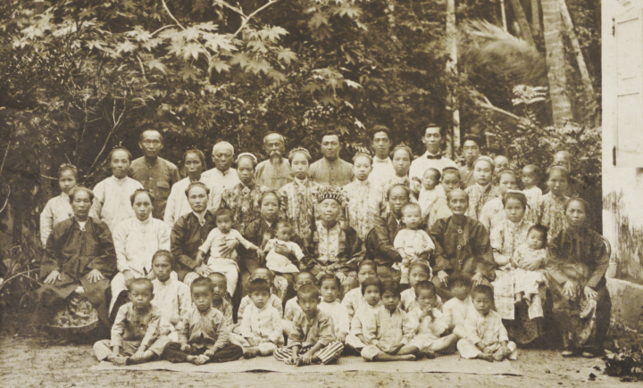 This family photo was taken on the birthday of Linda Lim’s great-great-great grandmother Saw Kim Lian (centre) in Bukit Mertajam, c.1923. Courtesy of Irene Lim.