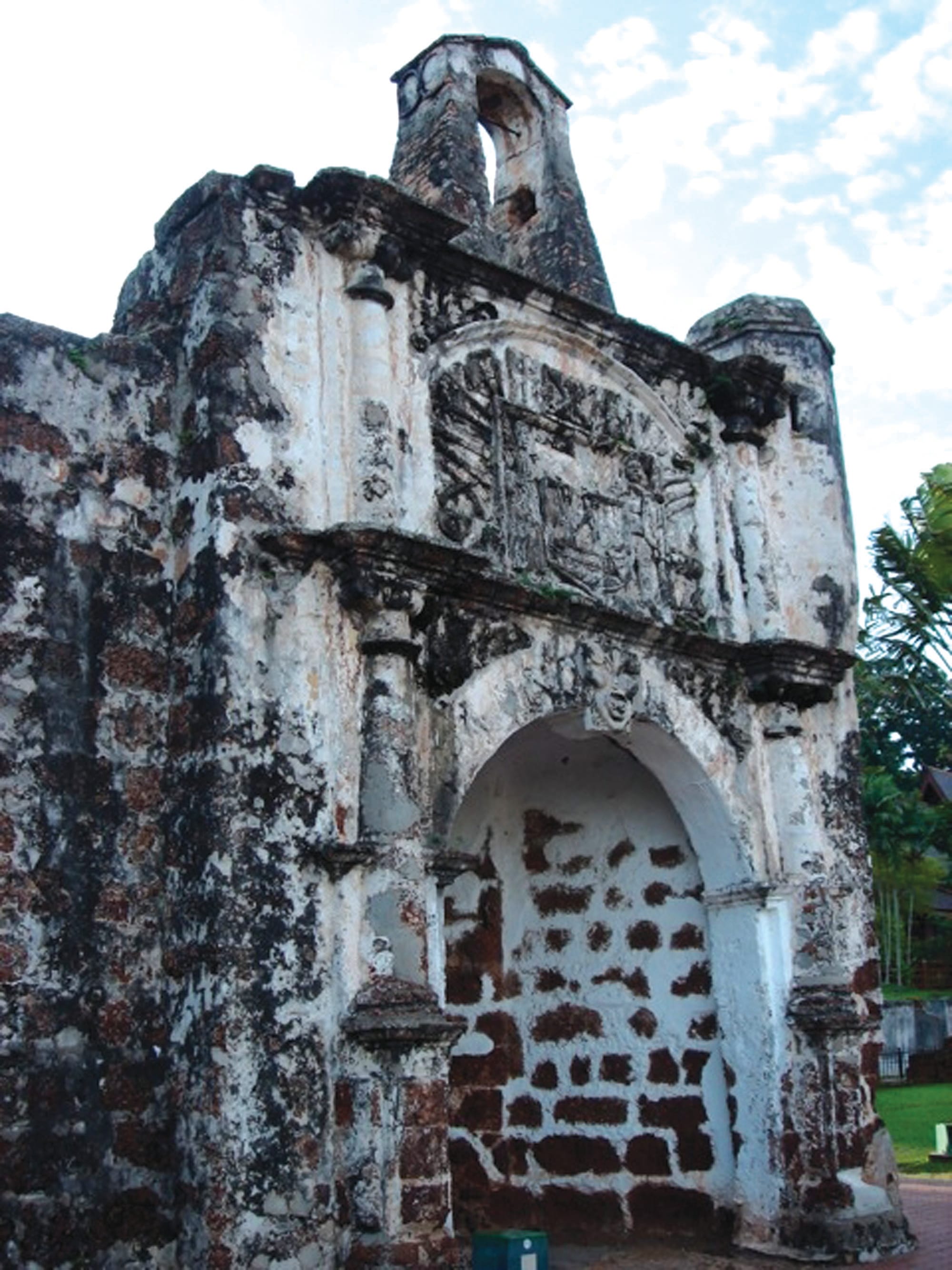 The remaining gate of the fort. Courtesy of Katrina Gulliver.