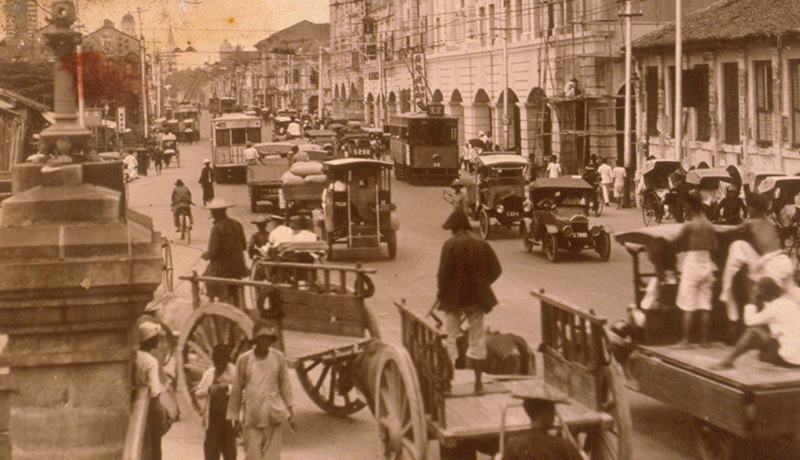 View of Hill Street from the junction of River Valley Road and Hill Street, c. 1920. Letters to the Straits Times included complaints about the dusty conditions of River Valley Road during the 1918 influenza pandemic. Courtesy of National Archives of Singapore (Media - Image no. 19980006552 - 0104).