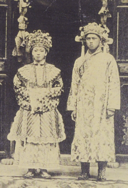 R.B. Ooi and Edna Kung's traditional Chinese wedding at the Ooi family home in Bukit Mertajam, 1925. Courtesy of Irene Lim.