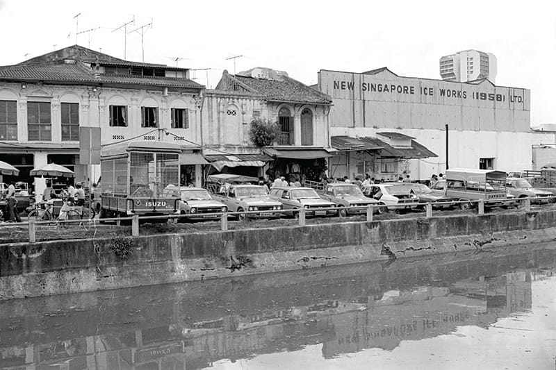New Singapore Ice Works on Sungei Road, 1982. The site of this factory at Sungei Road from 1890 until its relocation in 1984 gave the area its colloquial name of Gek Sng Kio (结霜桥, meaning “Frosted Bridge”). Lee Kip Lin Collection, National Library, Singapore.