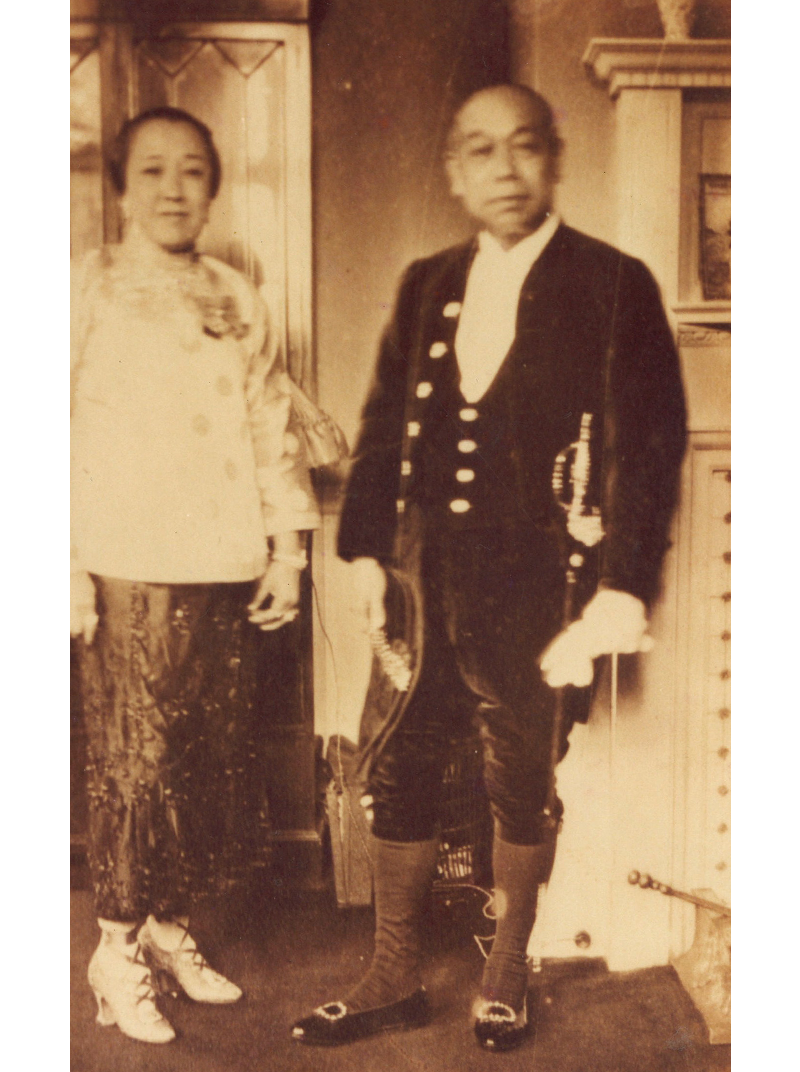 Mr and Mrs Lee Choon Guan dressed to meet King George V and Queen Mary at Buckingham Palace, 1920. Courtesy of Mrs Alice Chua.
