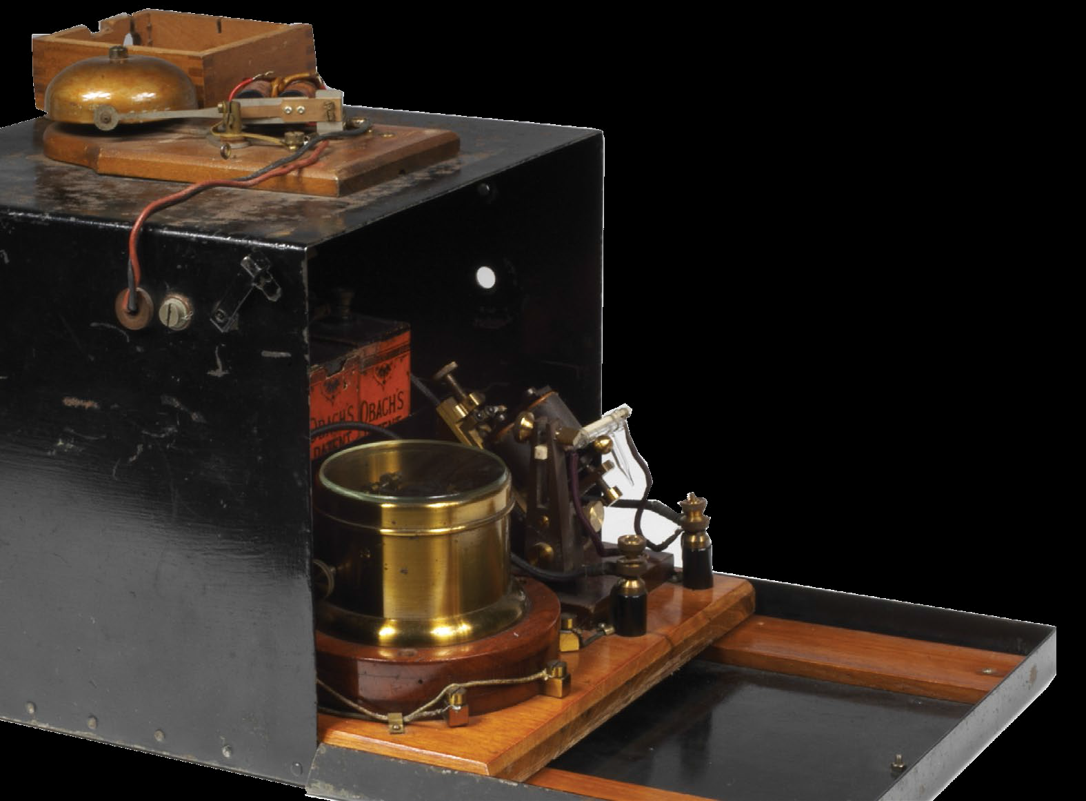One of the first wireless receivers created by Guglielmo Marconi in 1896. It was used in his public demonstration of wireless communication at Toynbee Hall, London, in 1896. © Museum of the History of Science, University of Oxford.