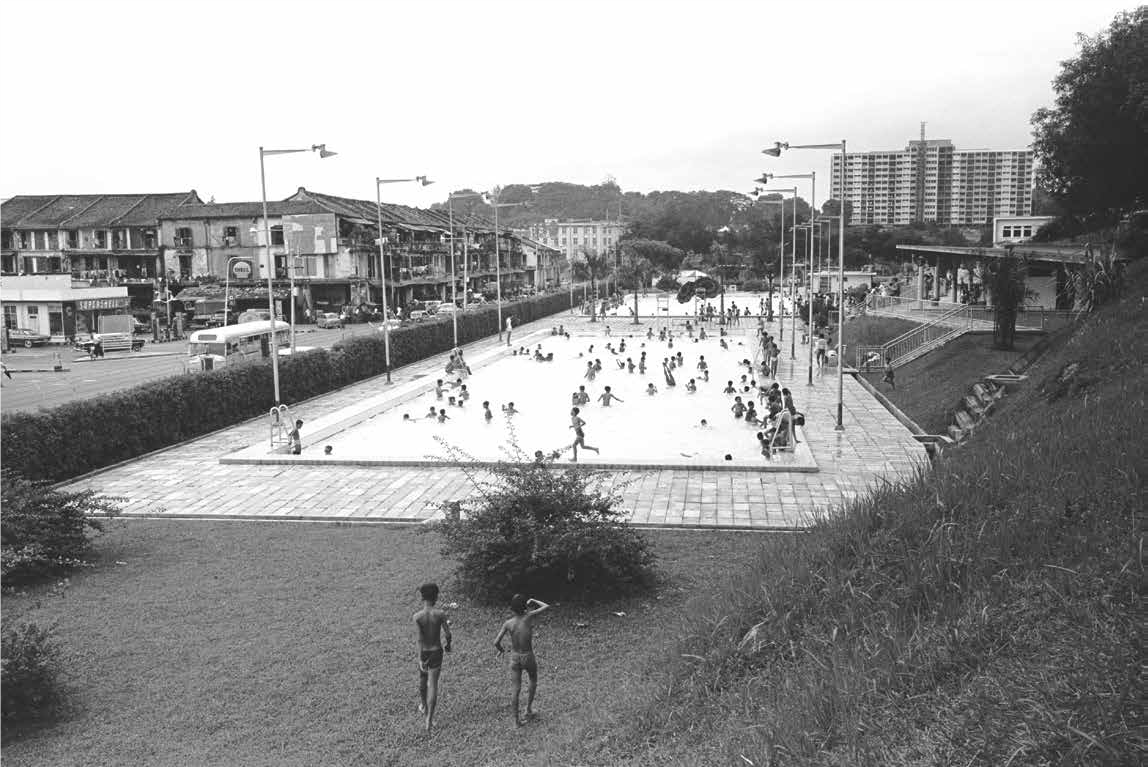 The swimming pool at River Valley Swimming Complex in 1963. In the first few weeks of the pool’s opening in 1959, it was reported that “tens of thousands of children” visited. The pool was extremely popular until the 1970s, when new estates were built away from the city centre and visitorship dwindled. Ministry of Information and the Arts Collection, courtesy of National Archives of Singapore.