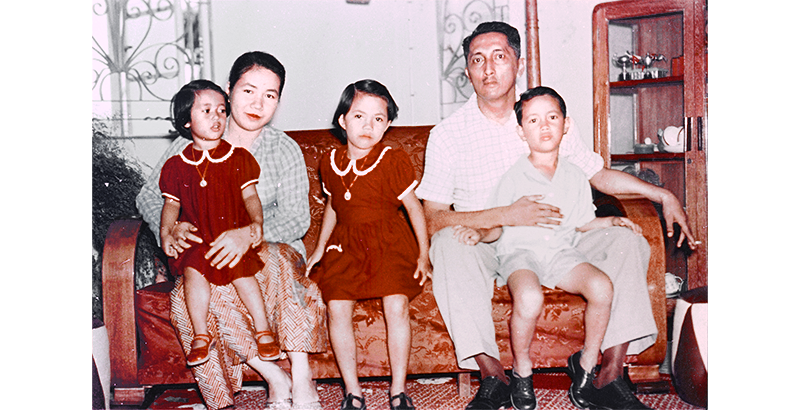 Yusof Ishak and Puan Noor Aishah with their children in their Opera Estate home on Aida Street, 1955. Yusof Ishak Collection, courtesy of National Archives of Singapore.