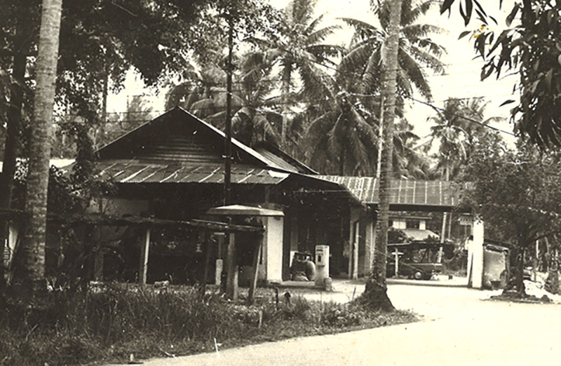 The Nam Hoe provision shop owned by Neo Tiew in Nam Hoe Village (undated). Image reproduced from 彭丽儿珍藏: 梁后宙生前照片、底片和治丧文件 (From National Library, Singapore, call no.: RCLOS 305.8951 PLE; Accession no. B29487728C).