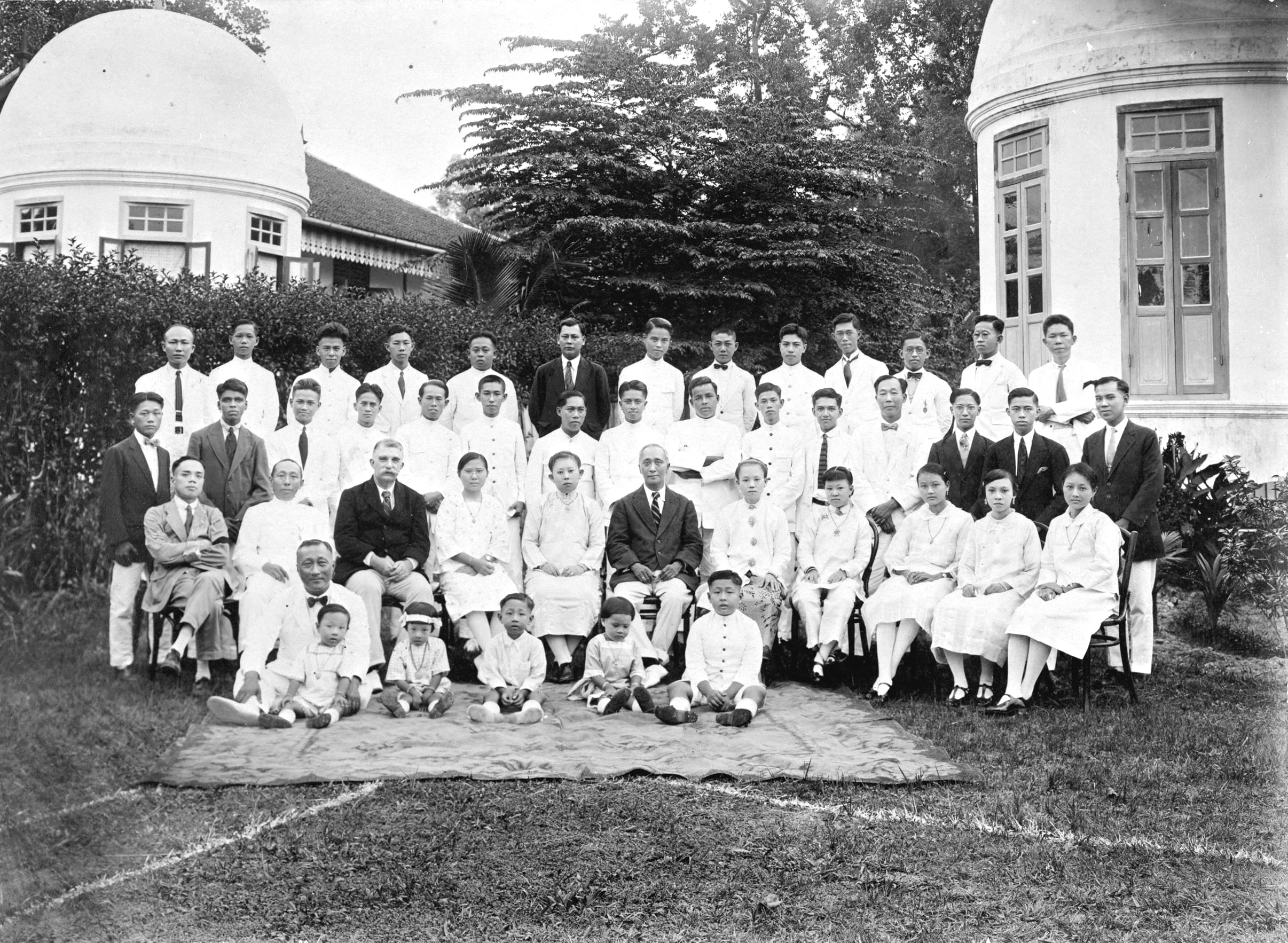 Members of Prinsep Street Church, c. 1920s. Song Ong Siang is in a dark jacket in the middle of the front row (with his wife on his right). Prinsep Street Presbyterian Church Collection, courtesy of National Archives of Singapore.