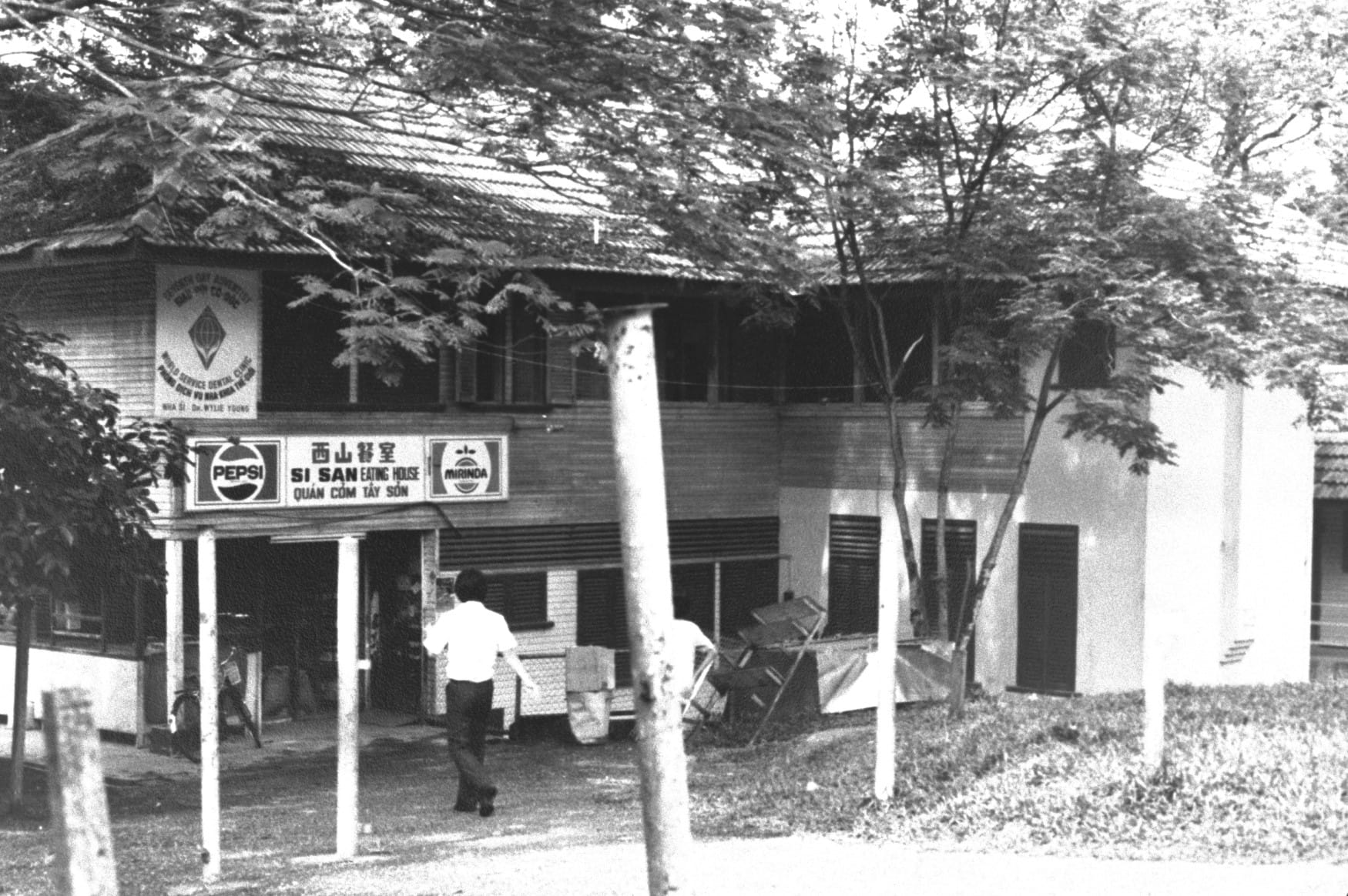 The Seventh Day Adventist World Service Dental Clinic for the refugees at Hawkins Road Refugee Camp, 1986. Registered Tourist Guides Association of Singapore Collection, courtesy of National Archives of Singapore.