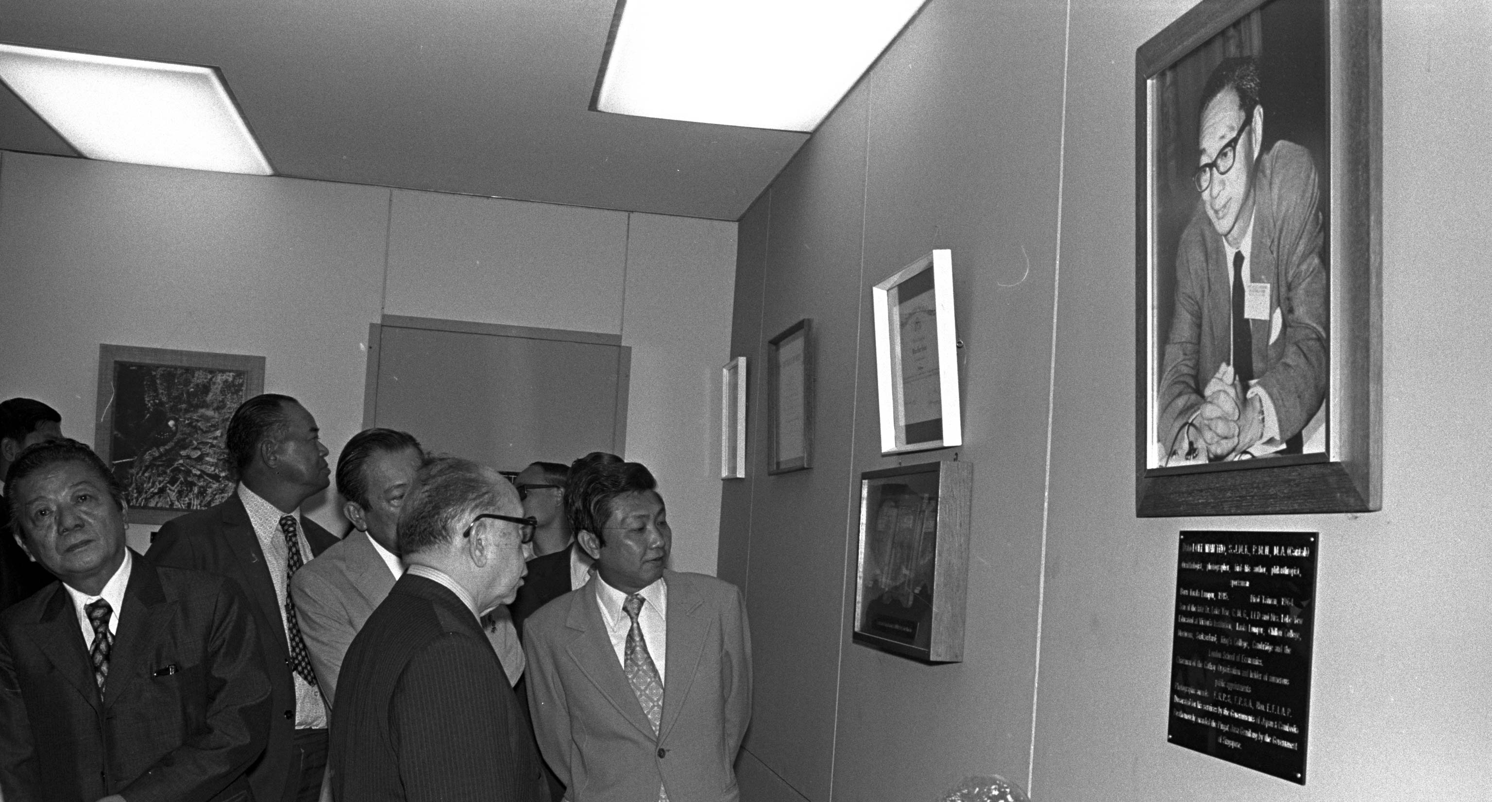 The Loke Wan Tho Memorial Library is visited by foreign dignitaries, including Foreign Secretary of the Philippines General Carlos Romulo during his three-day official visit to Singapore in December 1973. Ministry of Information and the Arts Collection, courtesy of National Archives of Singapore, media image no. 19980002752-0047.