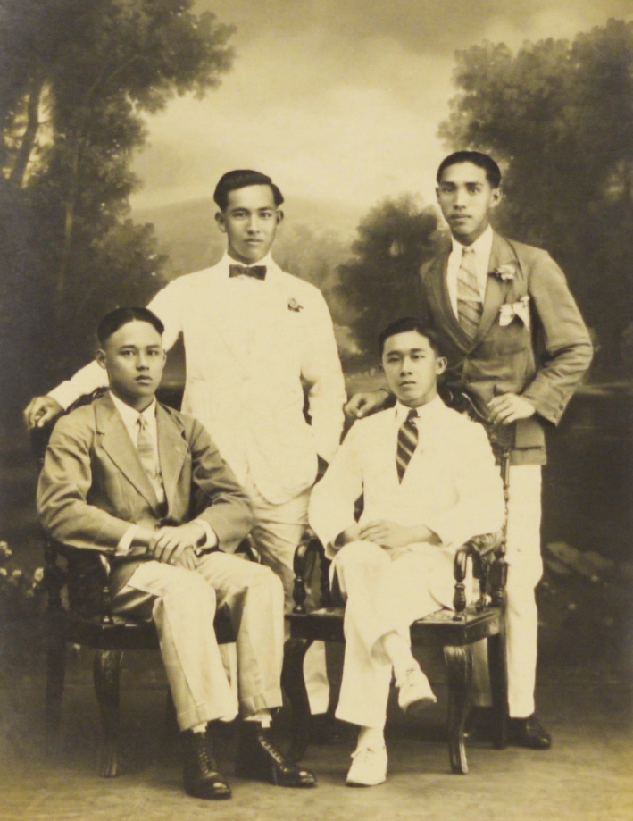 R.B. Ooi (seated, left) with his Straits Chinese friends, date unknown. Courtesy of Irene Lim.
