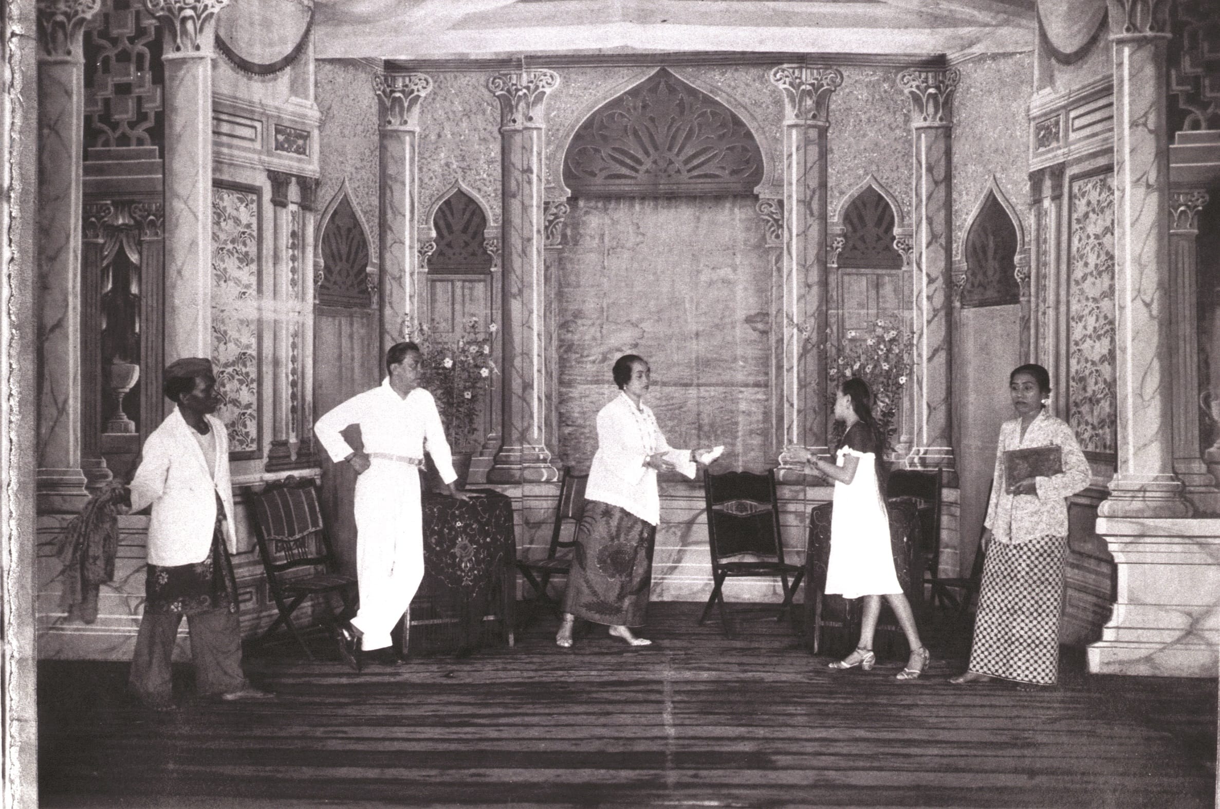 A bangsawan (Malay opera) scene. Mohd Amin Bin Kardarisman Collection, courtesy of National Archives of Singapore.