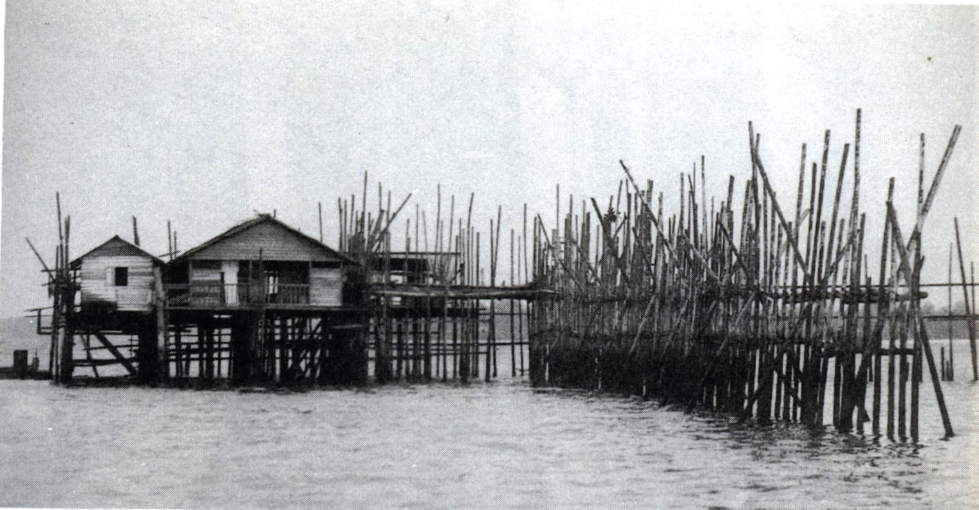 A kelong. Image reproduced from Tan, T. (Ed.). (1990). Chinese dialect groups: Traits and trades, p. 39. All rights reserved, Opinion Books, 1990.