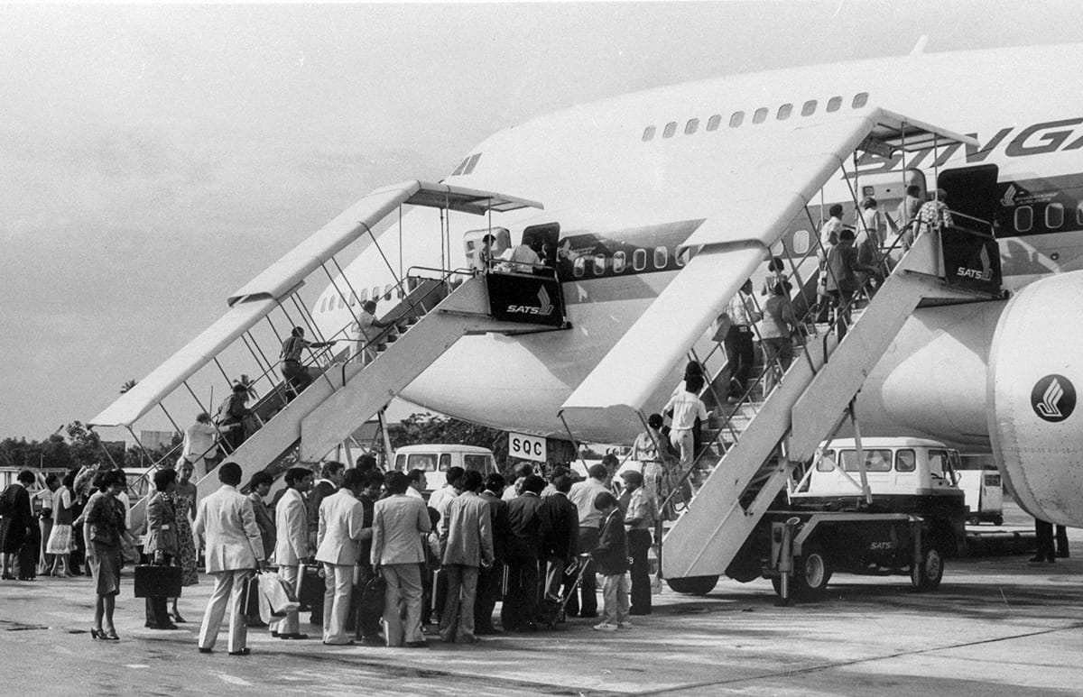 Passengers boarding a Singapore Airlines flight at Changi Airport using the mobile steps, 1981. Civil Aviation Authority of Singapore Collection, courtesy of National Archives of Singapore.