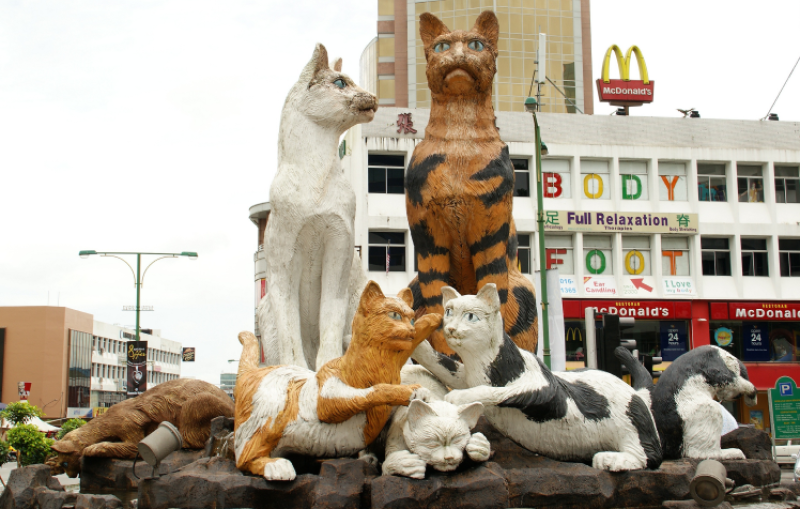 Kuching is also known as the City of Cats, 2009. From Wikimedia Commons.