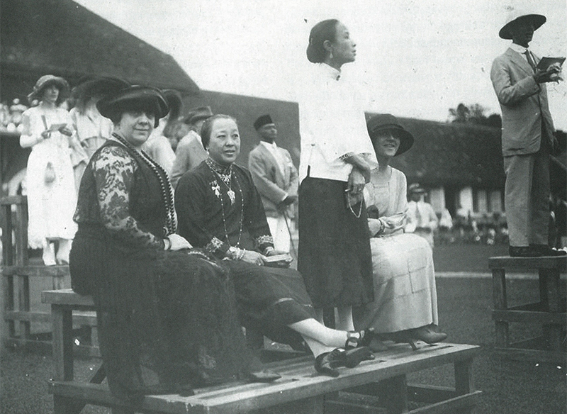Mrs Lee Choon Guan (seated, 2nd from left) and friends at the races, Farrer Park, c. 1918.  Note the fashionable and cosmopolitan styles of the ladies’ attire. Courtesy of Mrs Ivy Kwa.