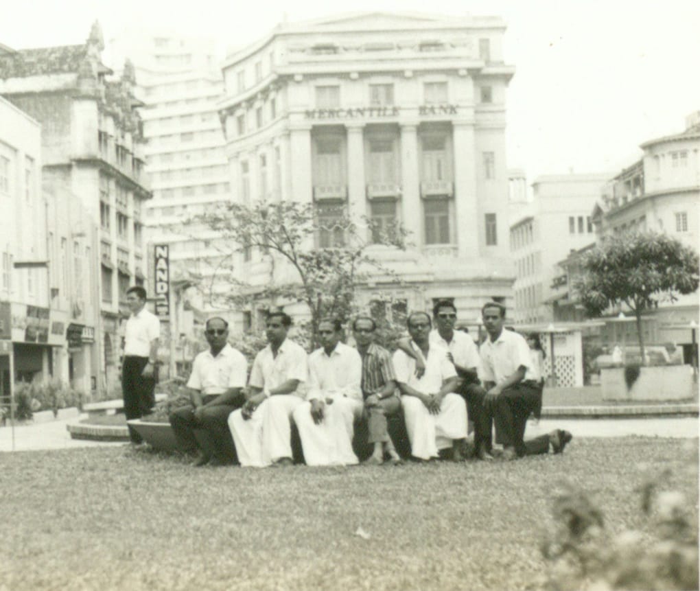 Chettiar men posing for a photograph in front of the Mercantile Bank in Raffles Place, 1960. Nachiappa Chettiar Collection, courtesy of National Archives of Singapore.